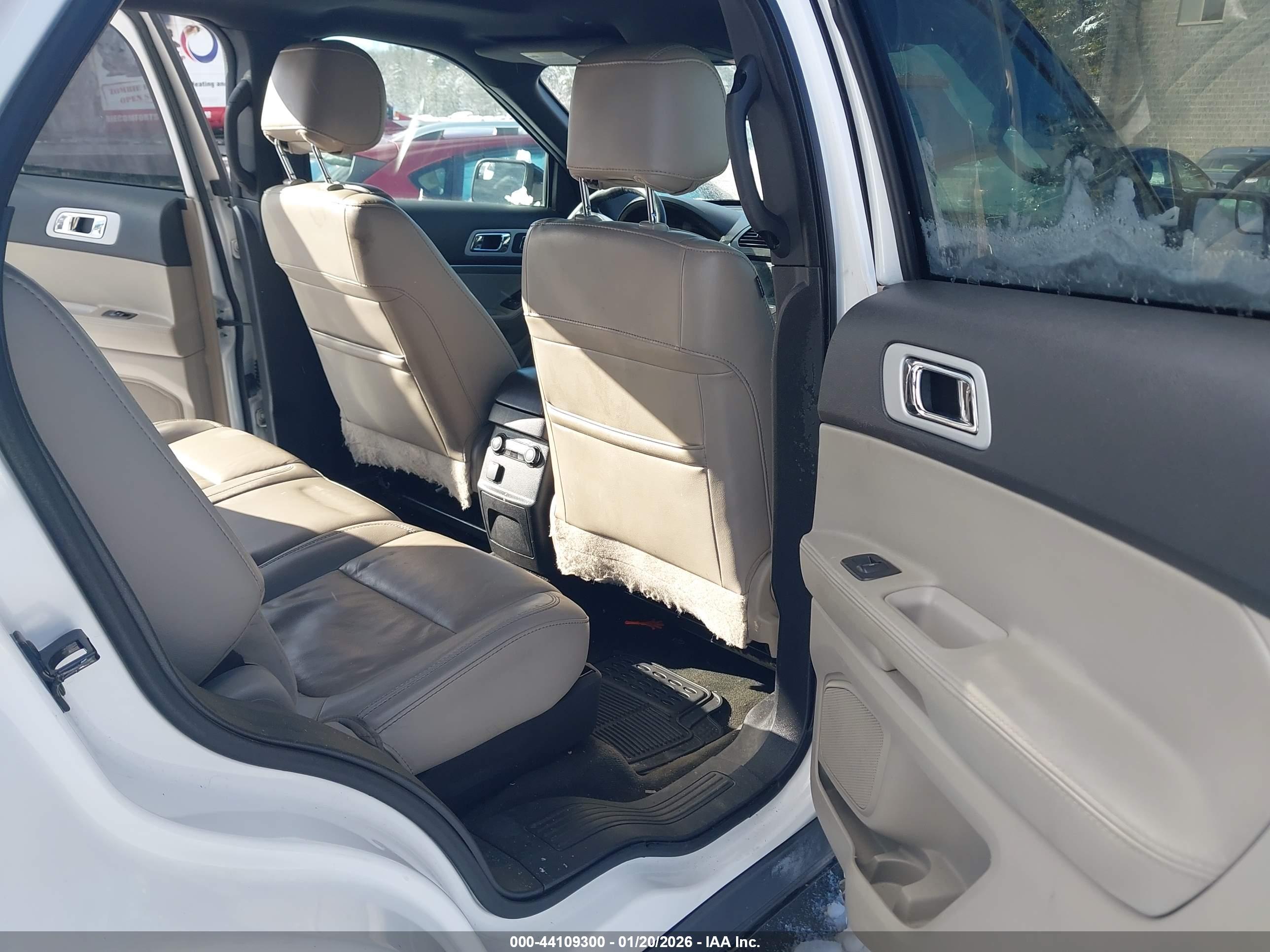 FORD EXPLORER image 8