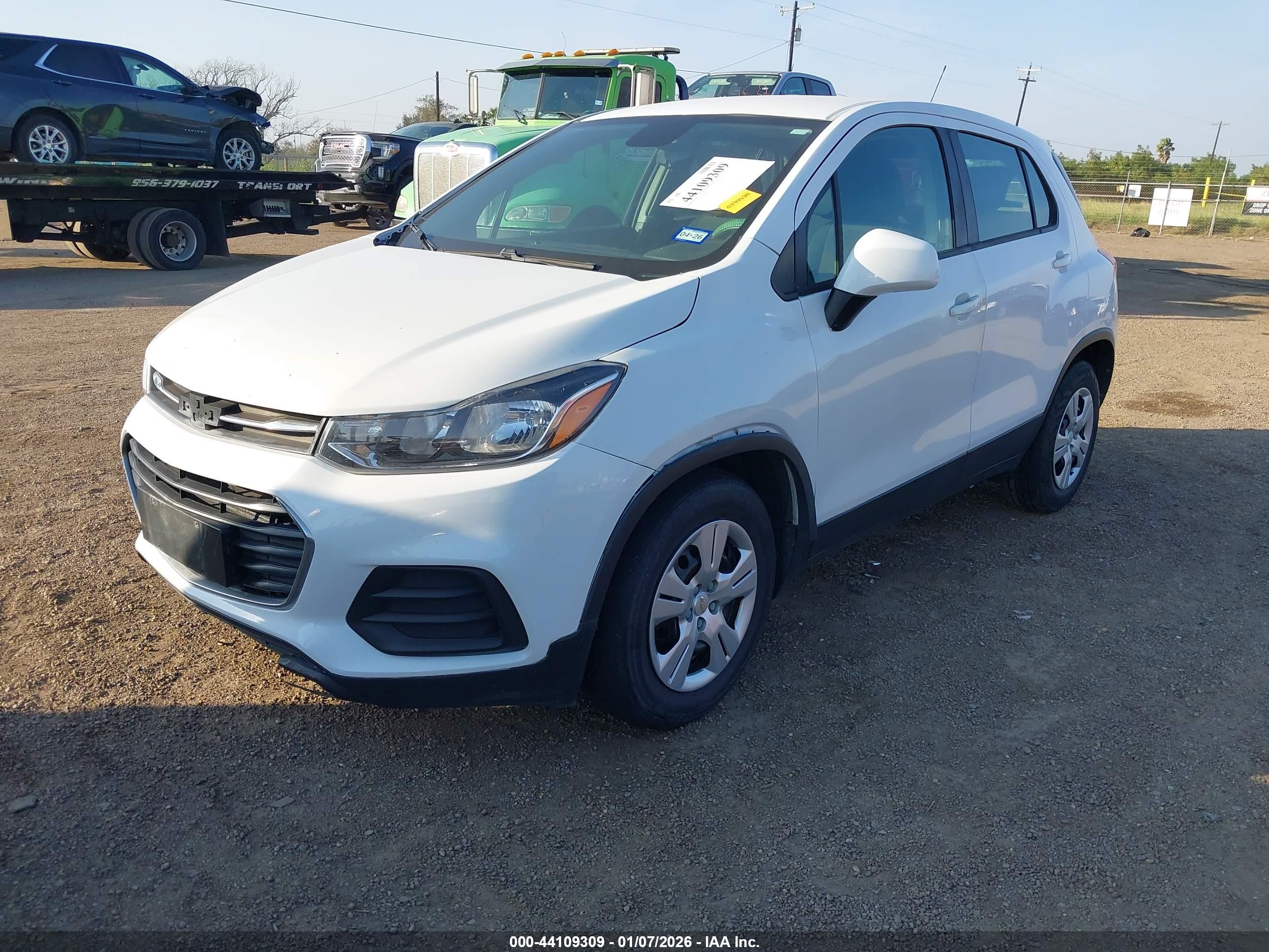 CHEVROLET TRAX image 2
