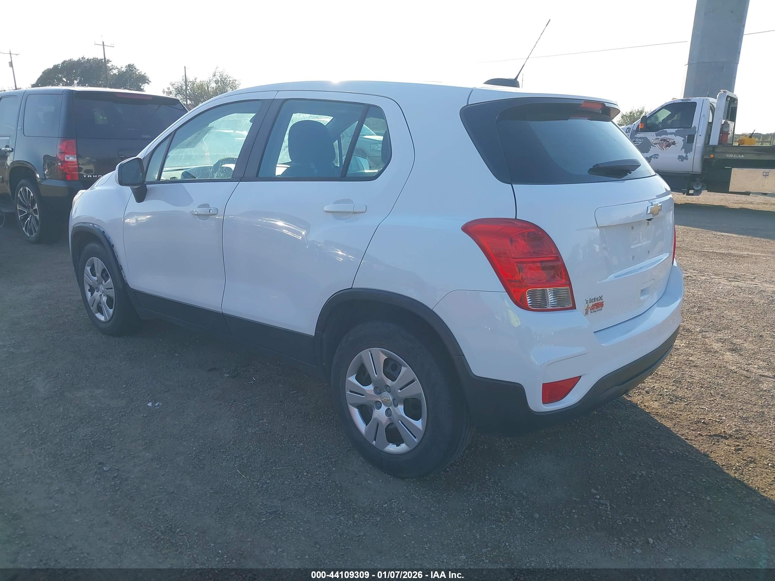 CHEVROLET TRAX image 3