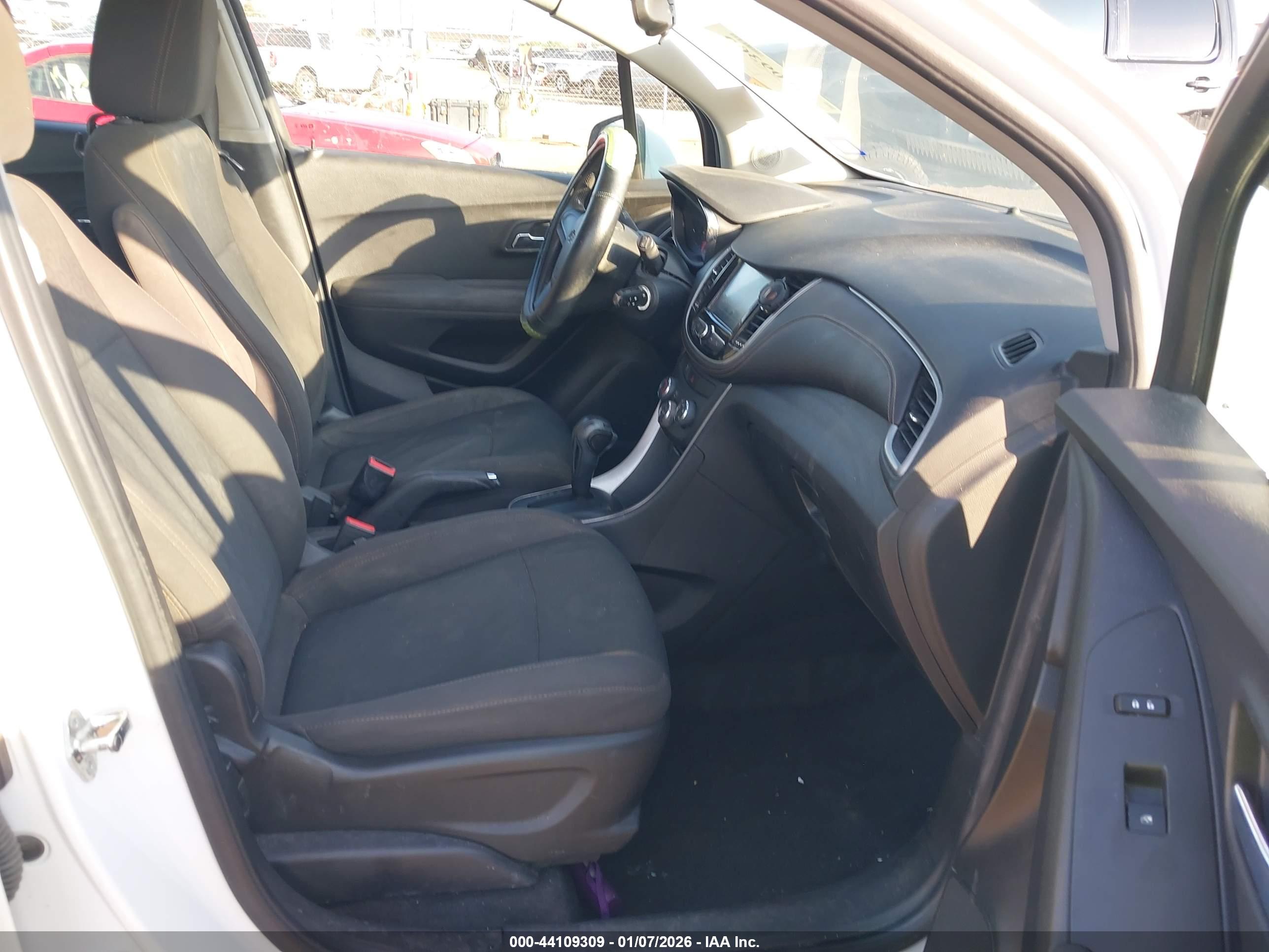 CHEVROLET TRAX image 5