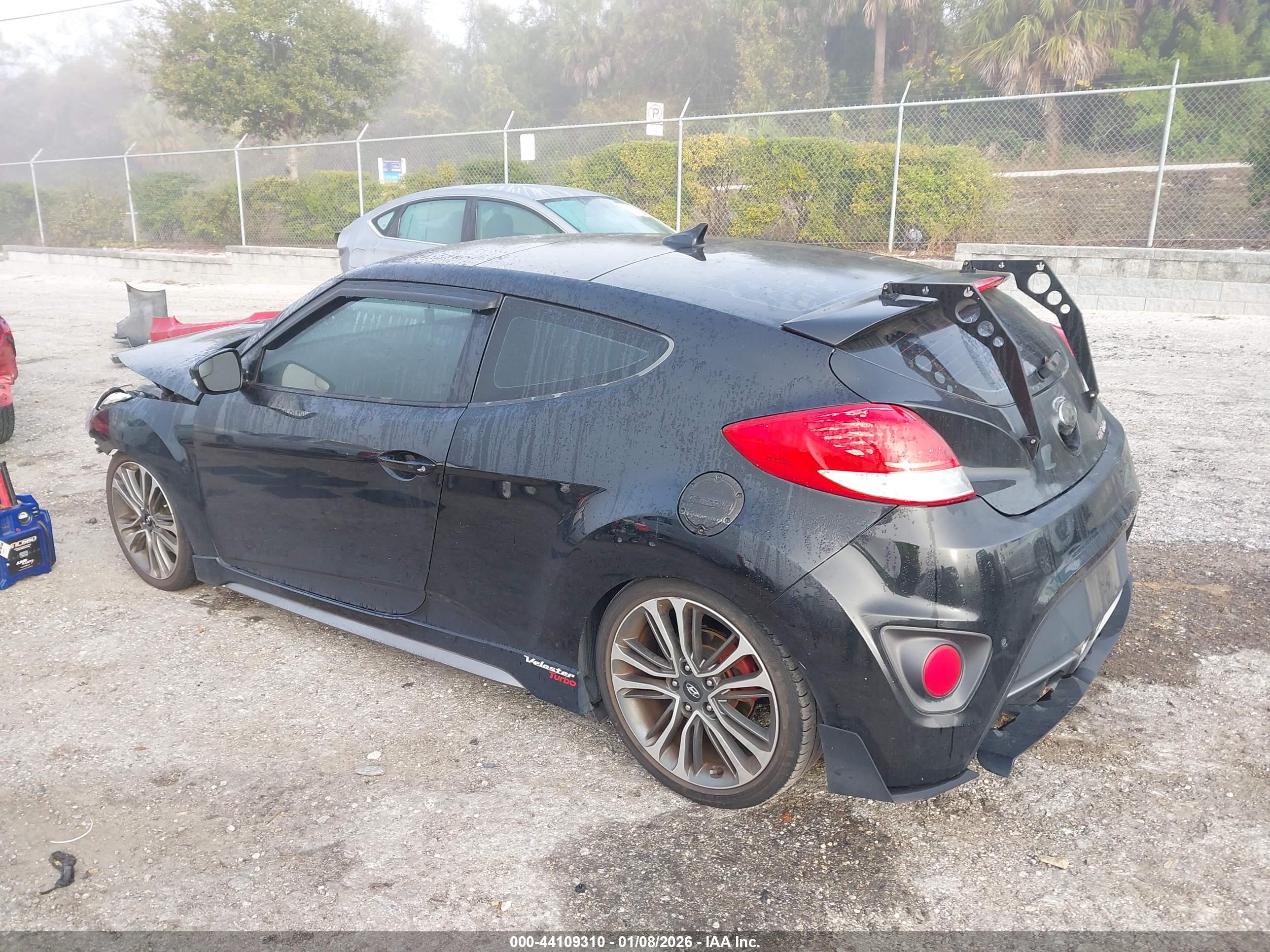 HYUNDAI VELOSTER image 3
