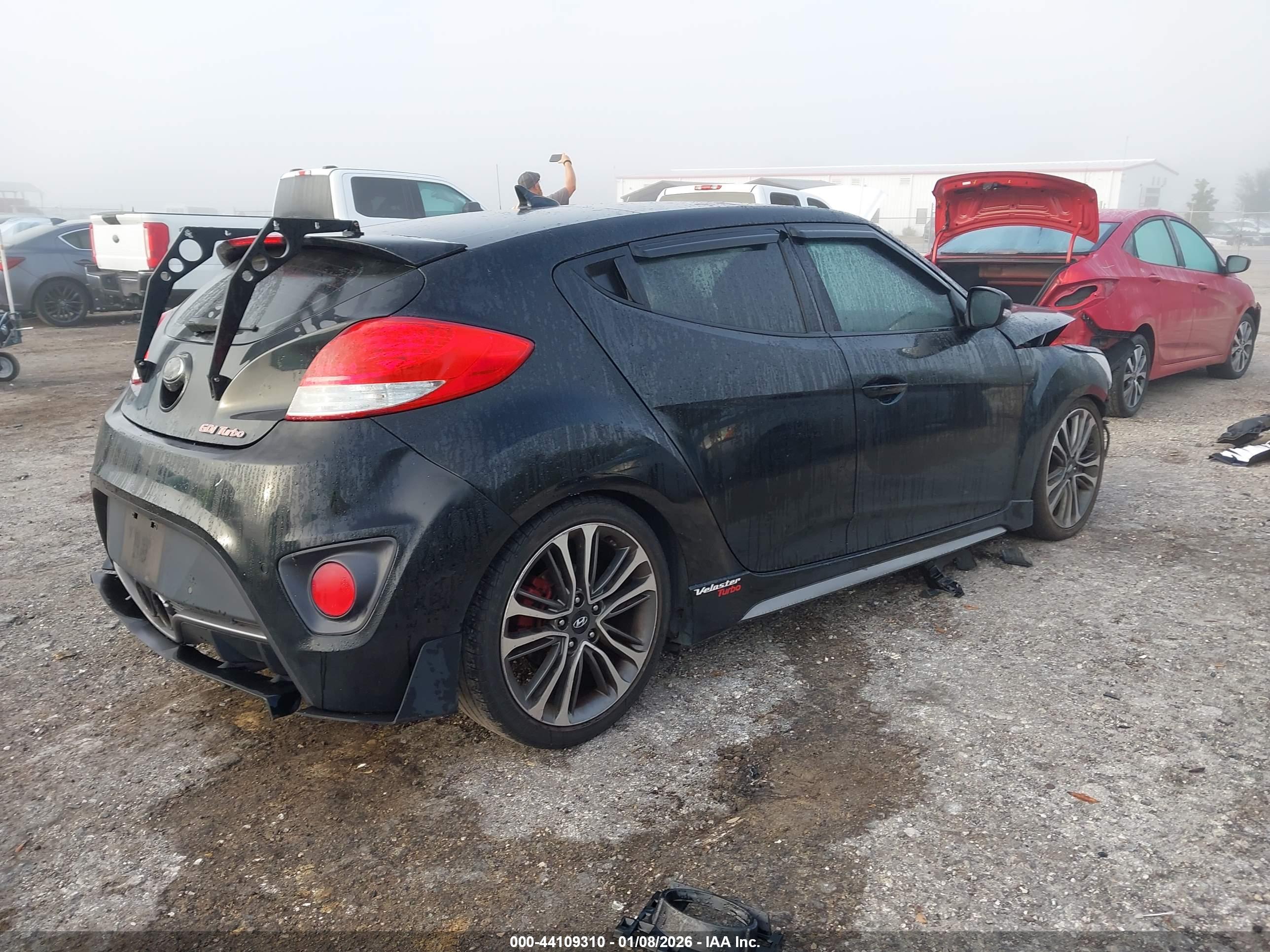 HYUNDAI VELOSTER image 4