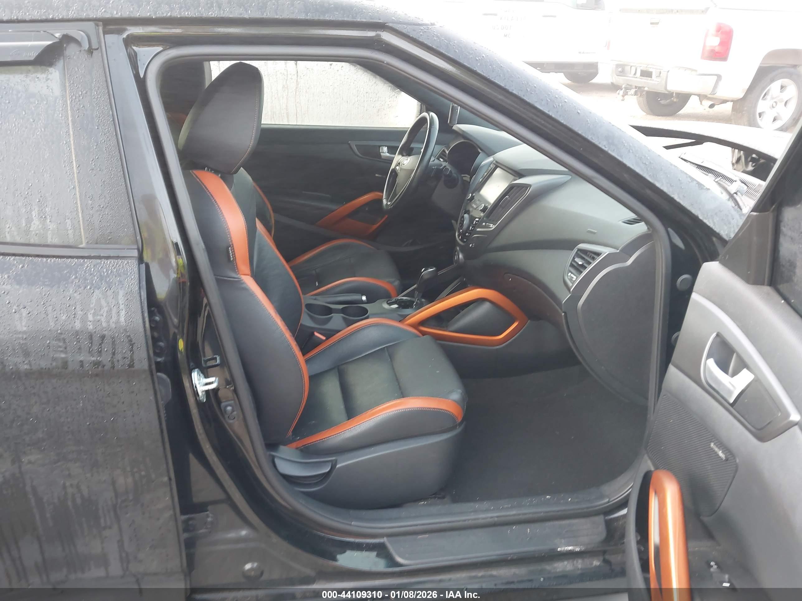 HYUNDAI VELOSTER image 5