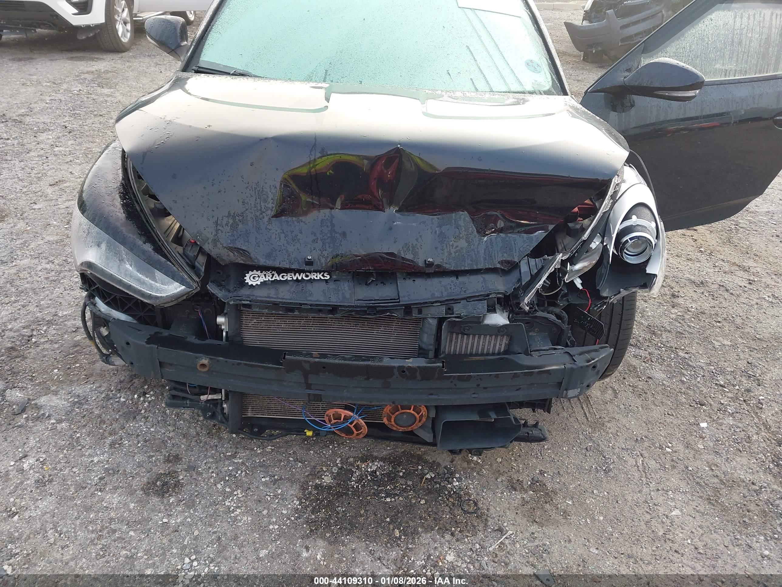 HYUNDAI VELOSTER image 6