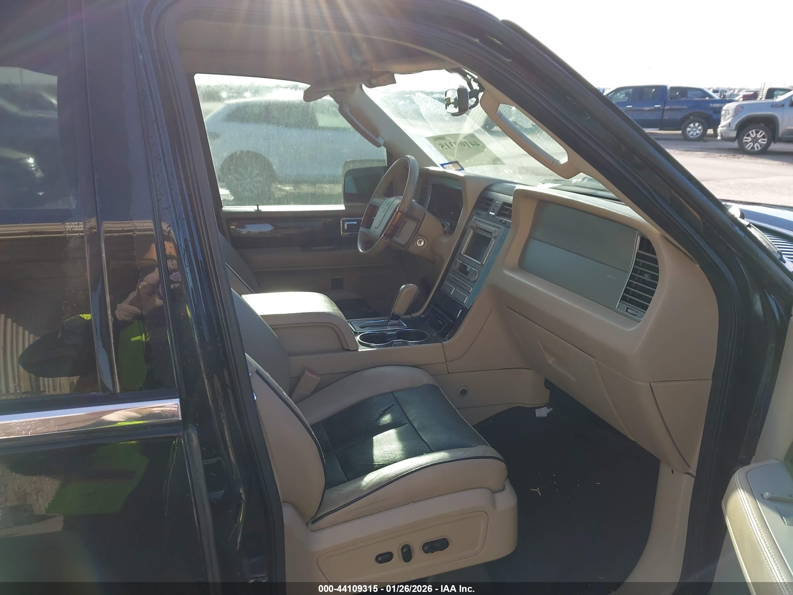 LINCOLN NAVIGATOR image 5