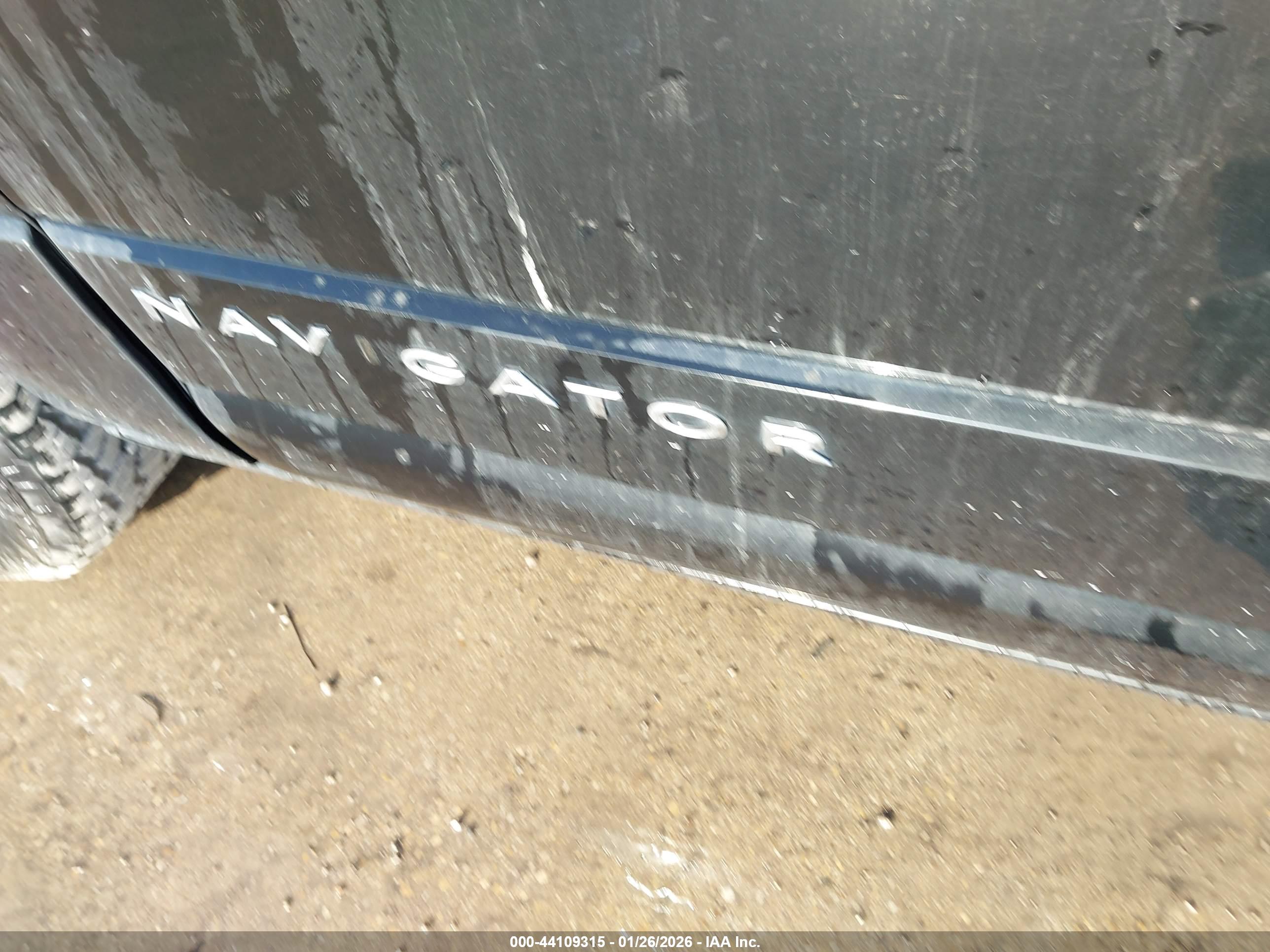 LINCOLN NAVIGATOR image 6