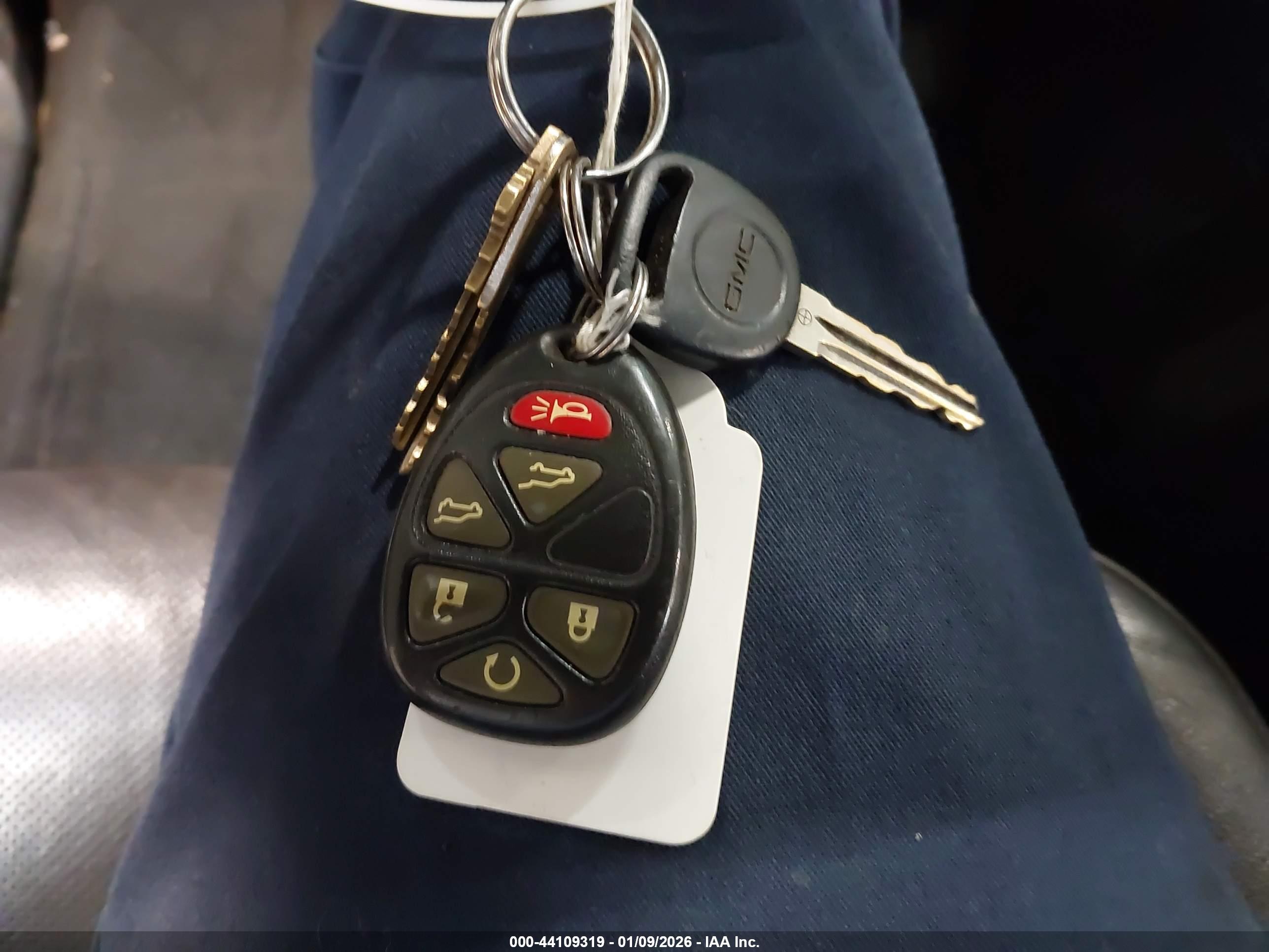 GMC YUKON image 11