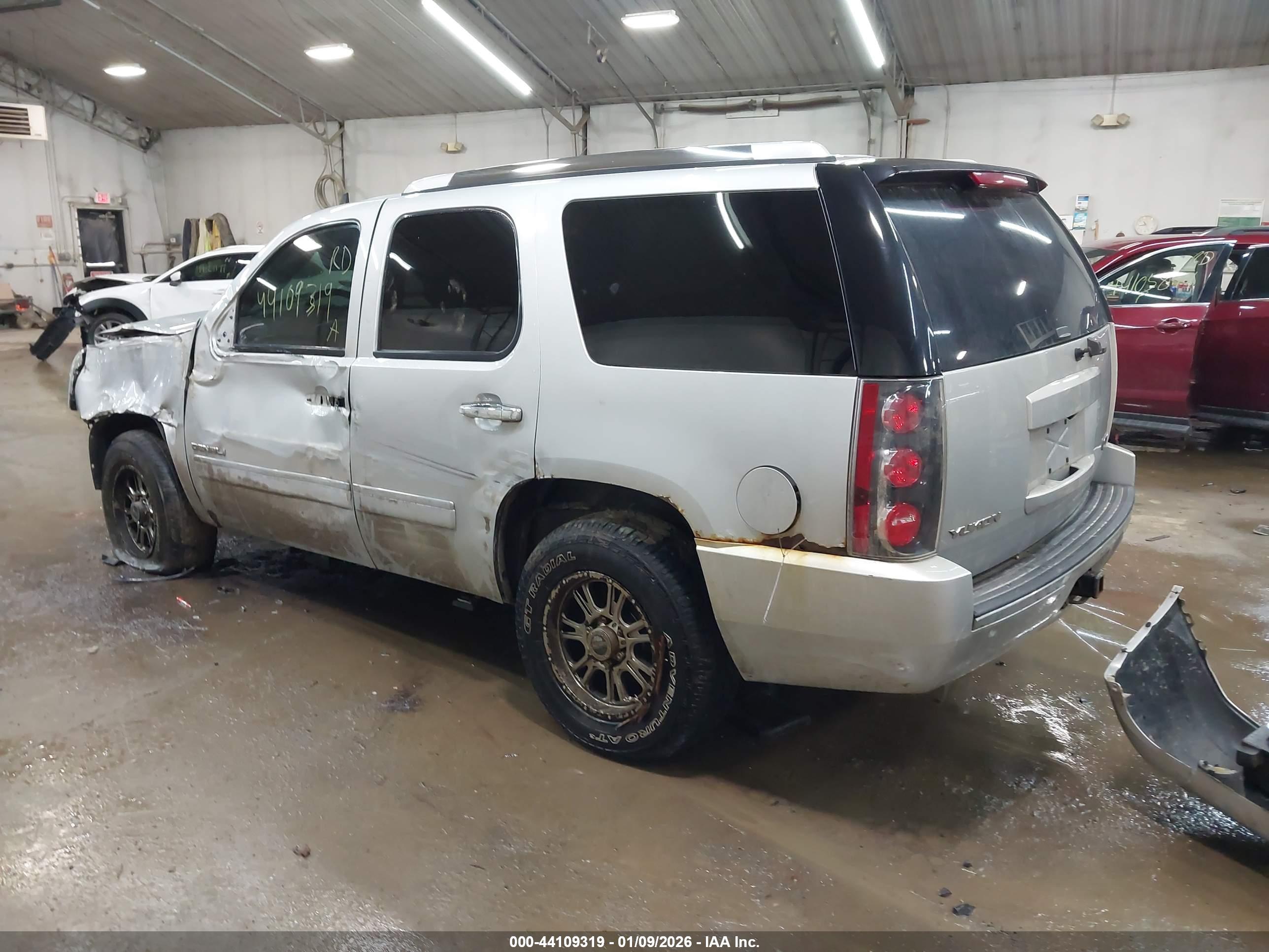 GMC YUKON image 3
