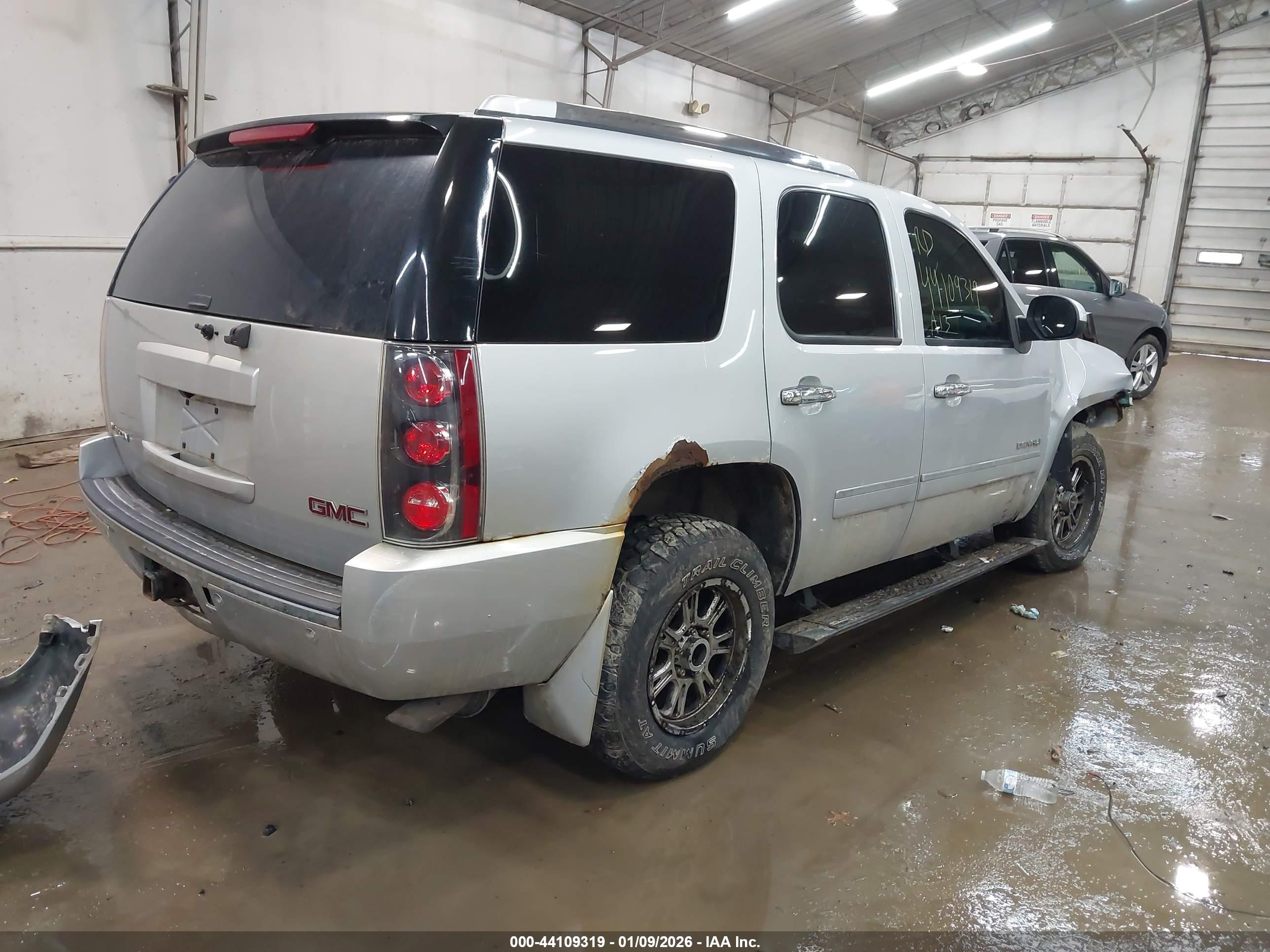 GMC YUKON image 4