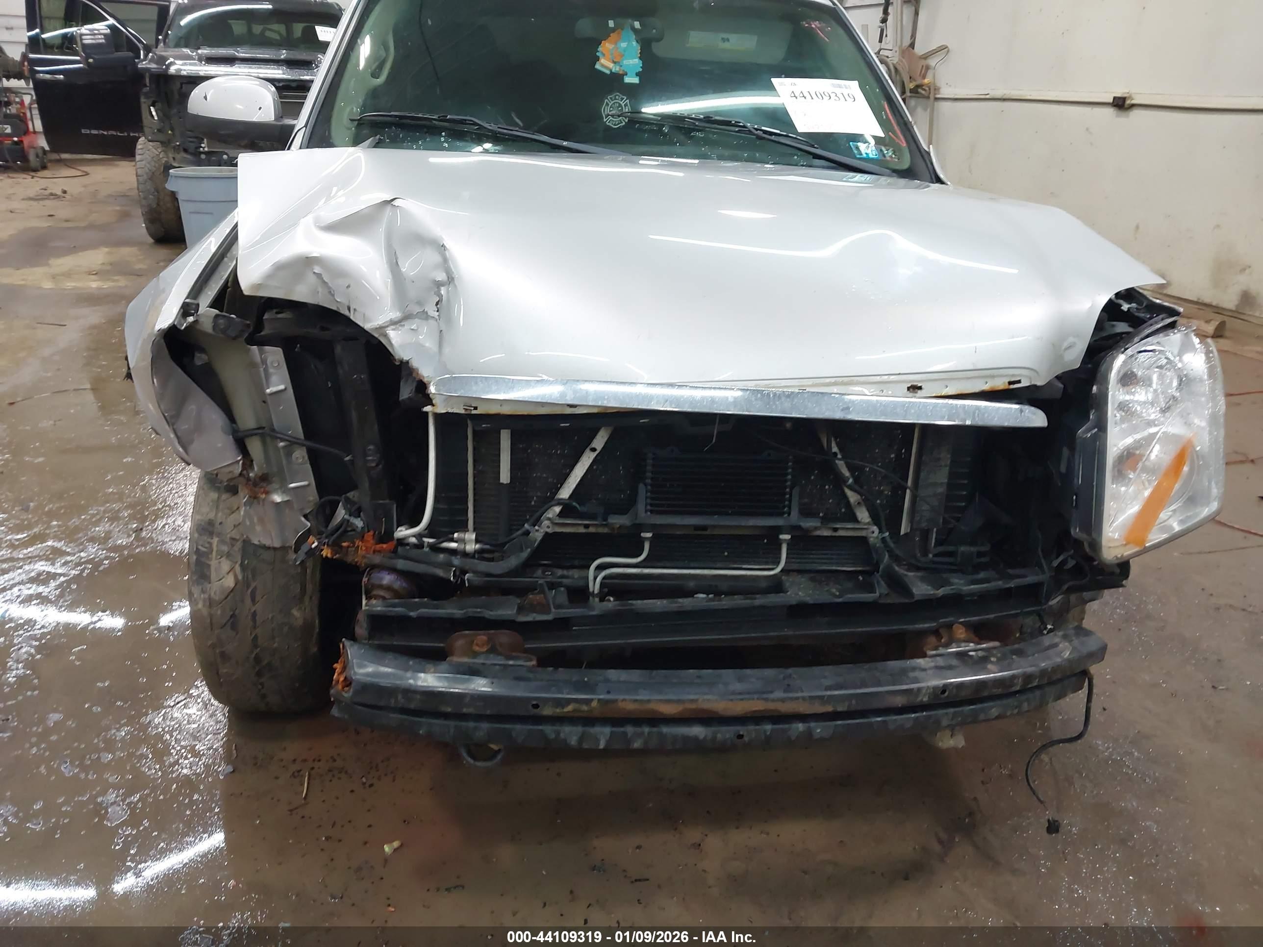 GMC YUKON image 6