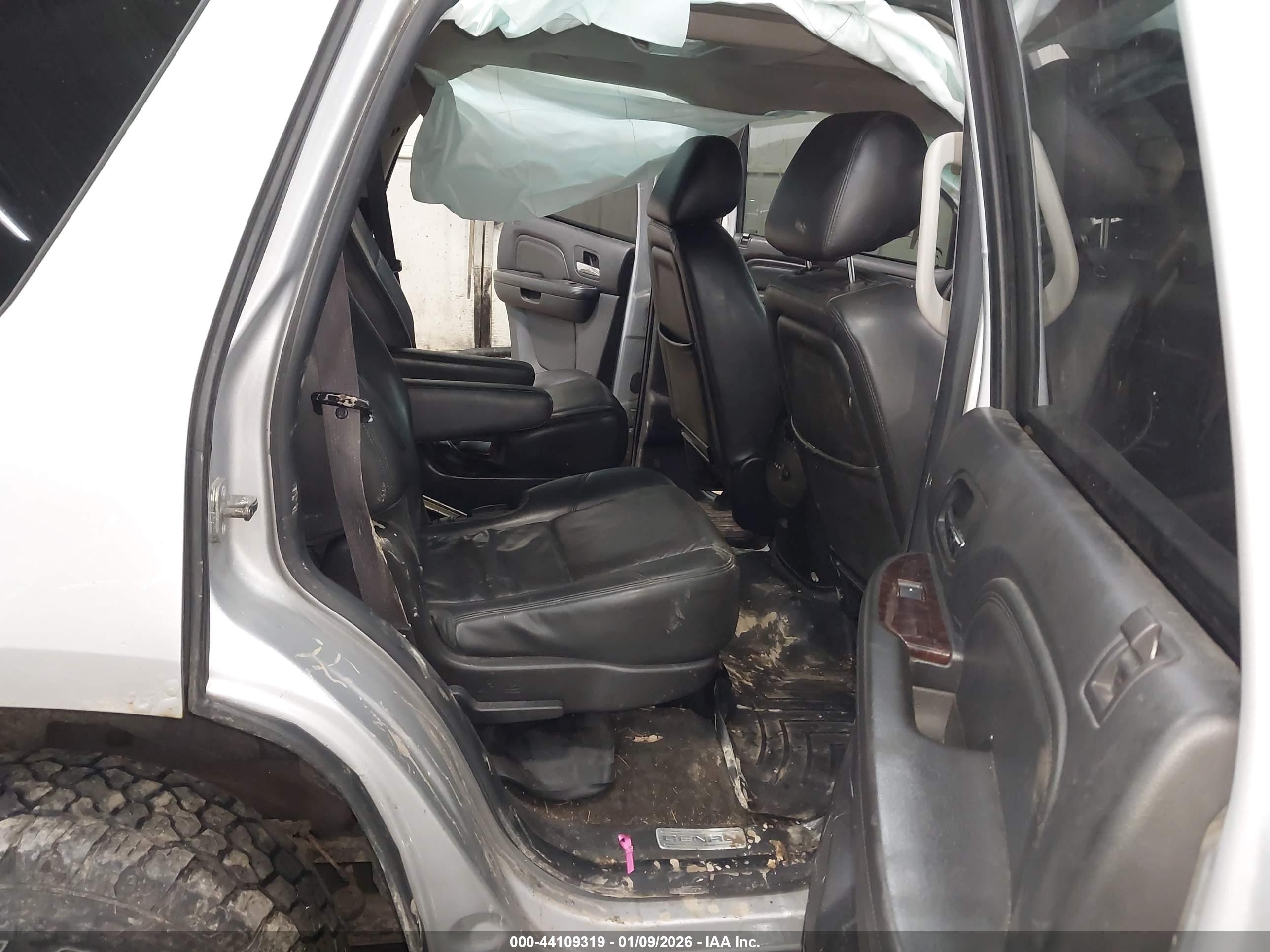 GMC YUKON image 8