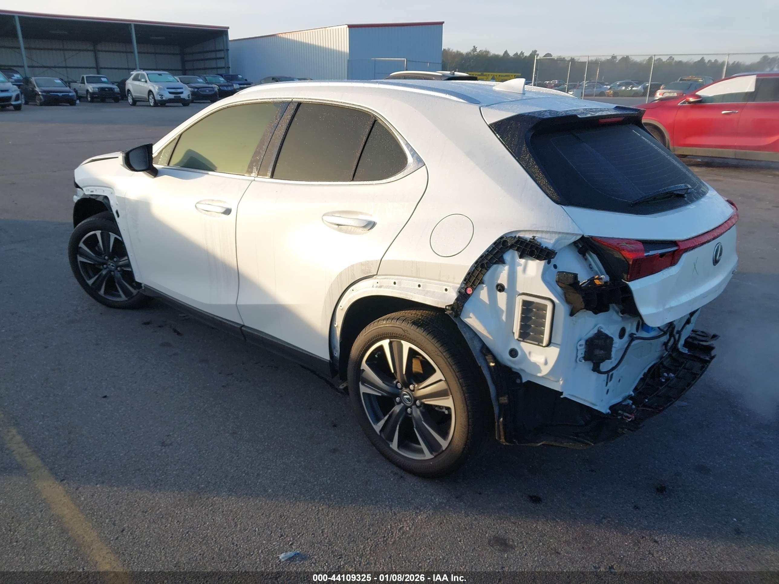 LEXUS UX image 3