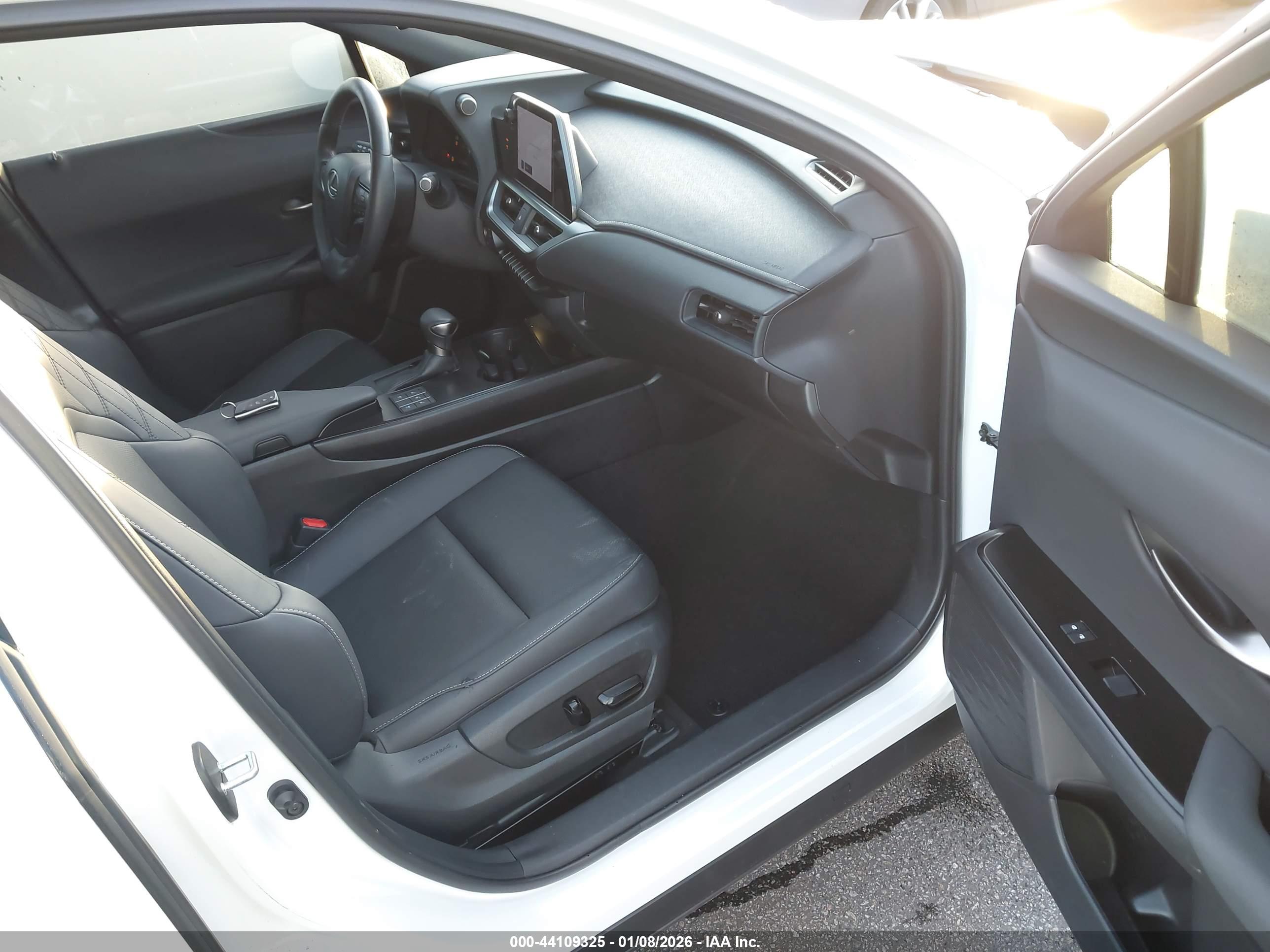 LEXUS UX image 5
