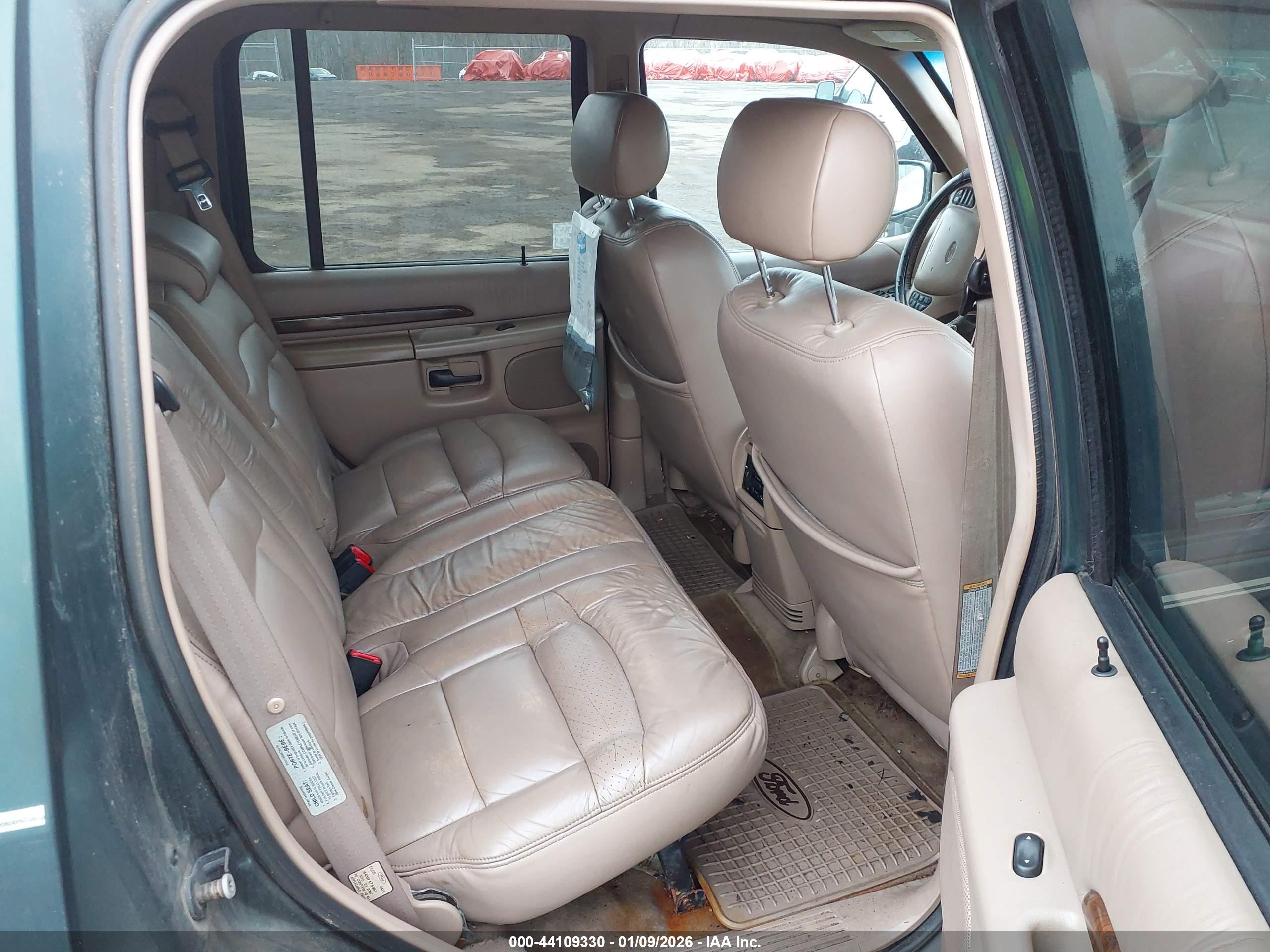 FORD EXPLORER image 8