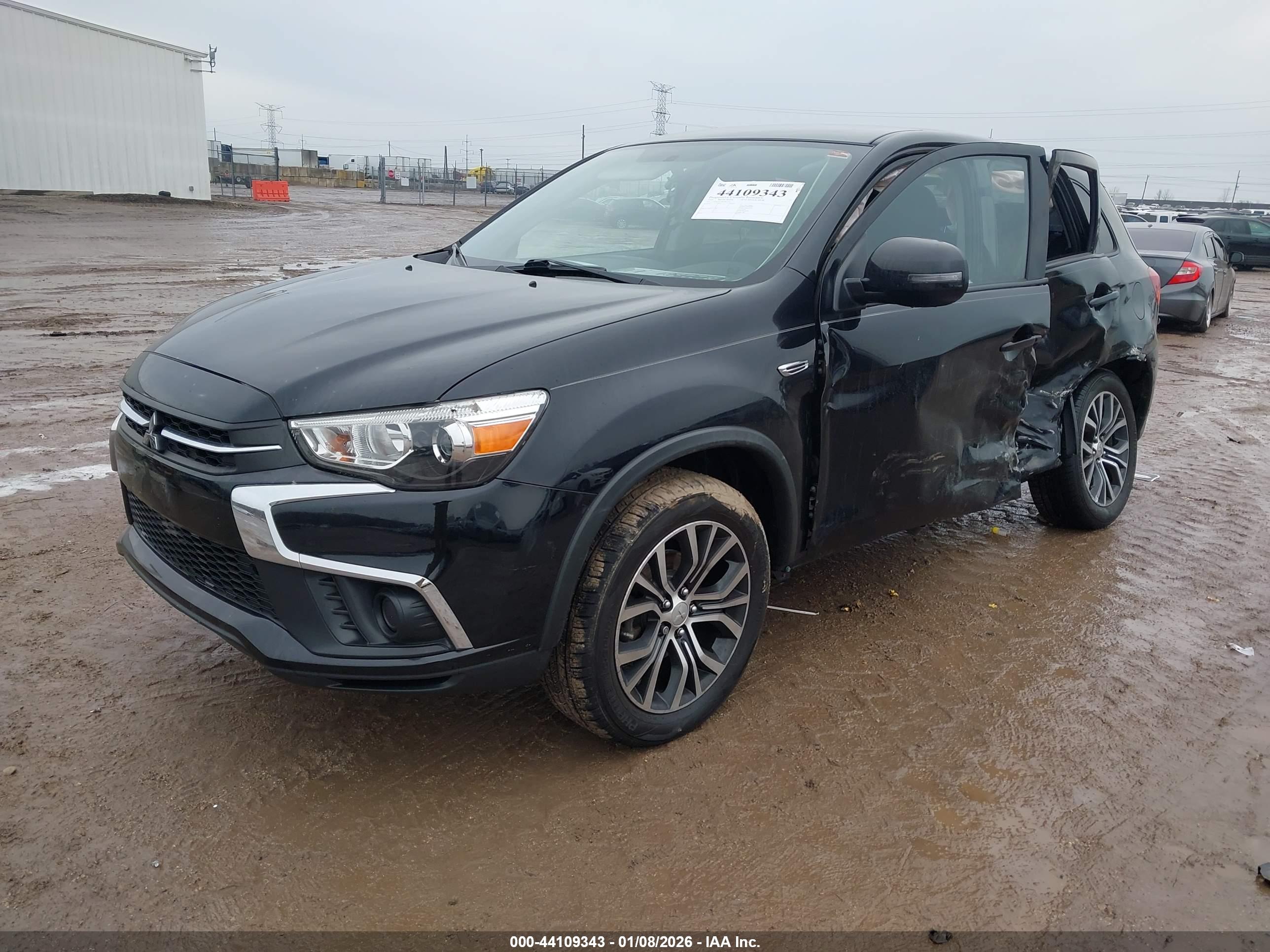 MITSUBISHI OUTLANDER image 2