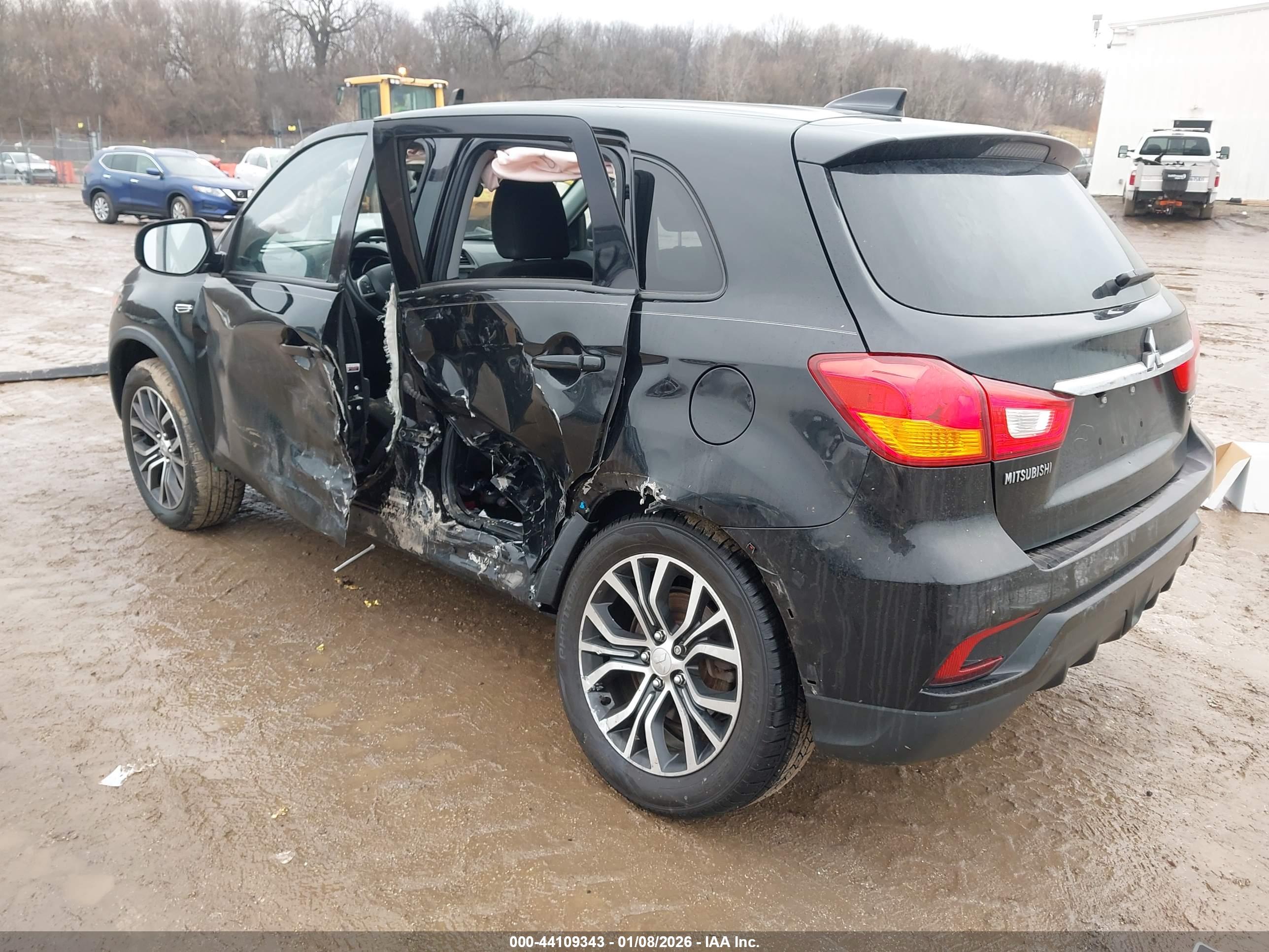 MITSUBISHI OUTLANDER image 3