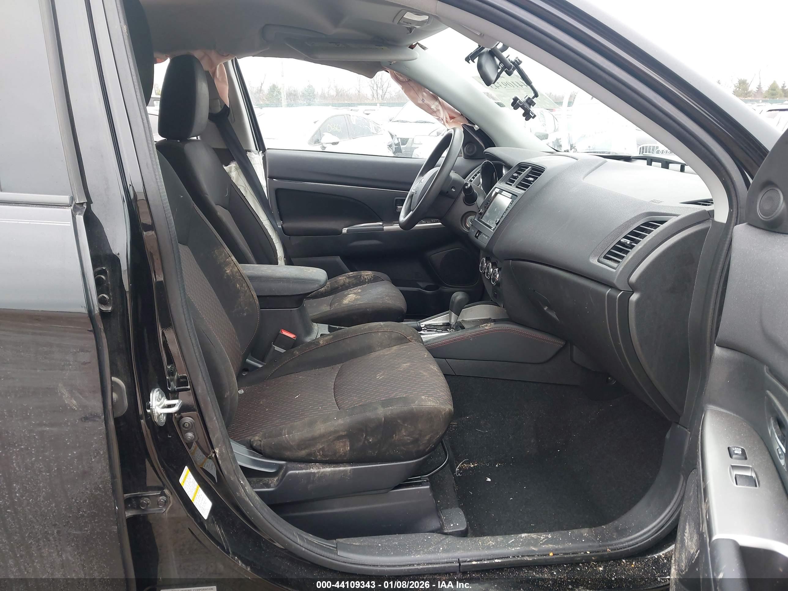 MITSUBISHI OUTLANDER image 5