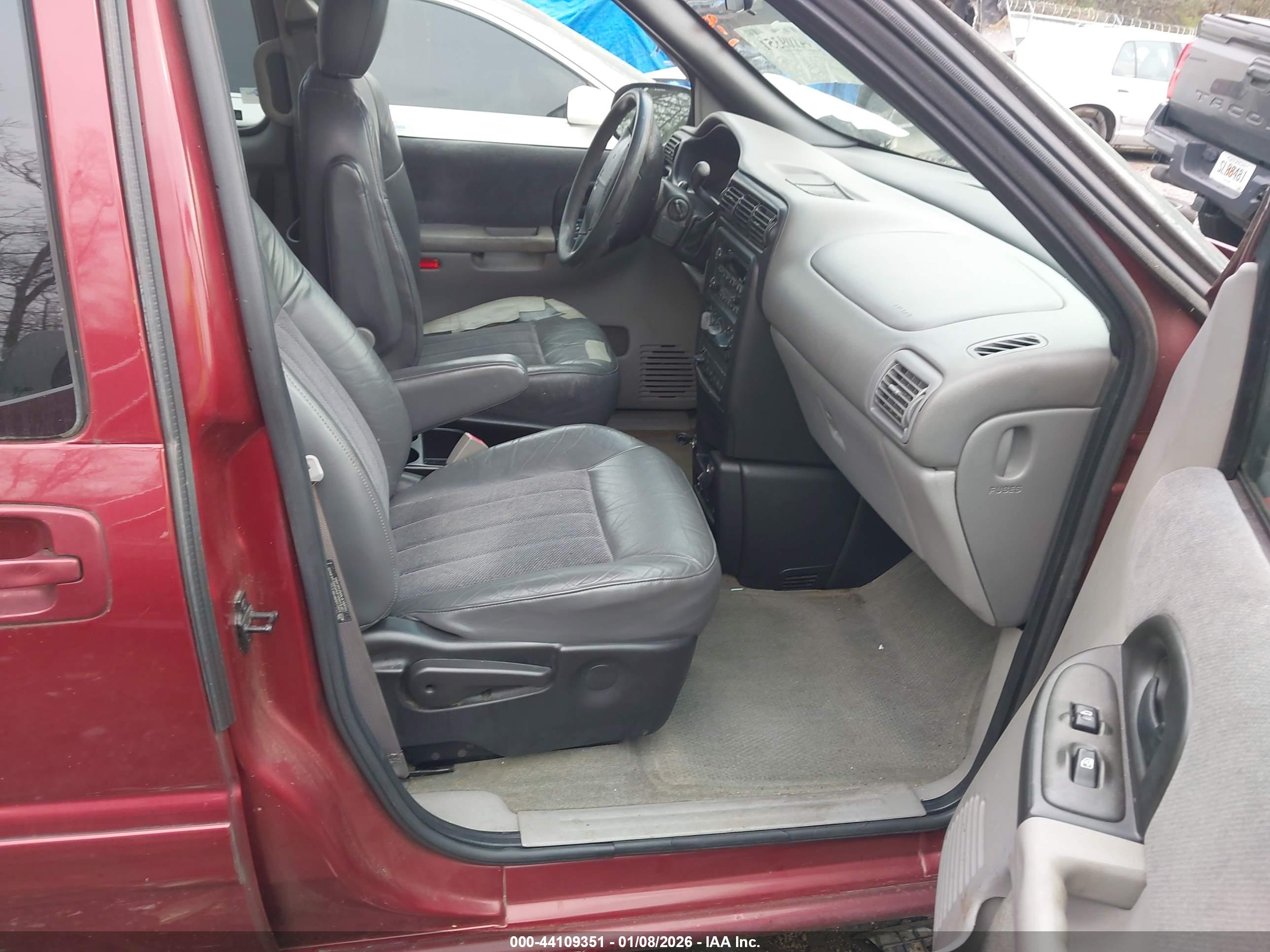 CHEVROLET VENTURE image 5
