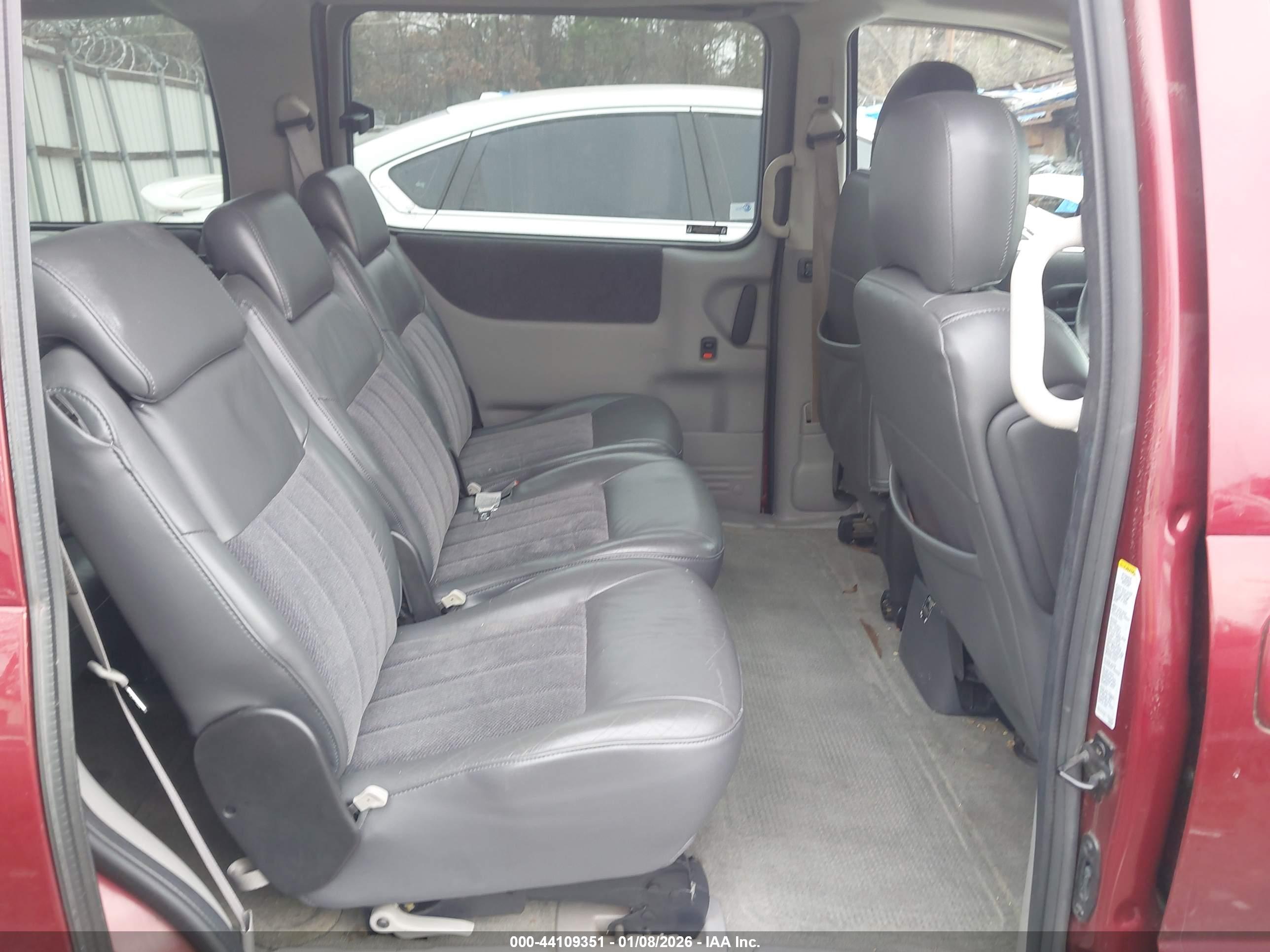 CHEVROLET VENTURE image 8