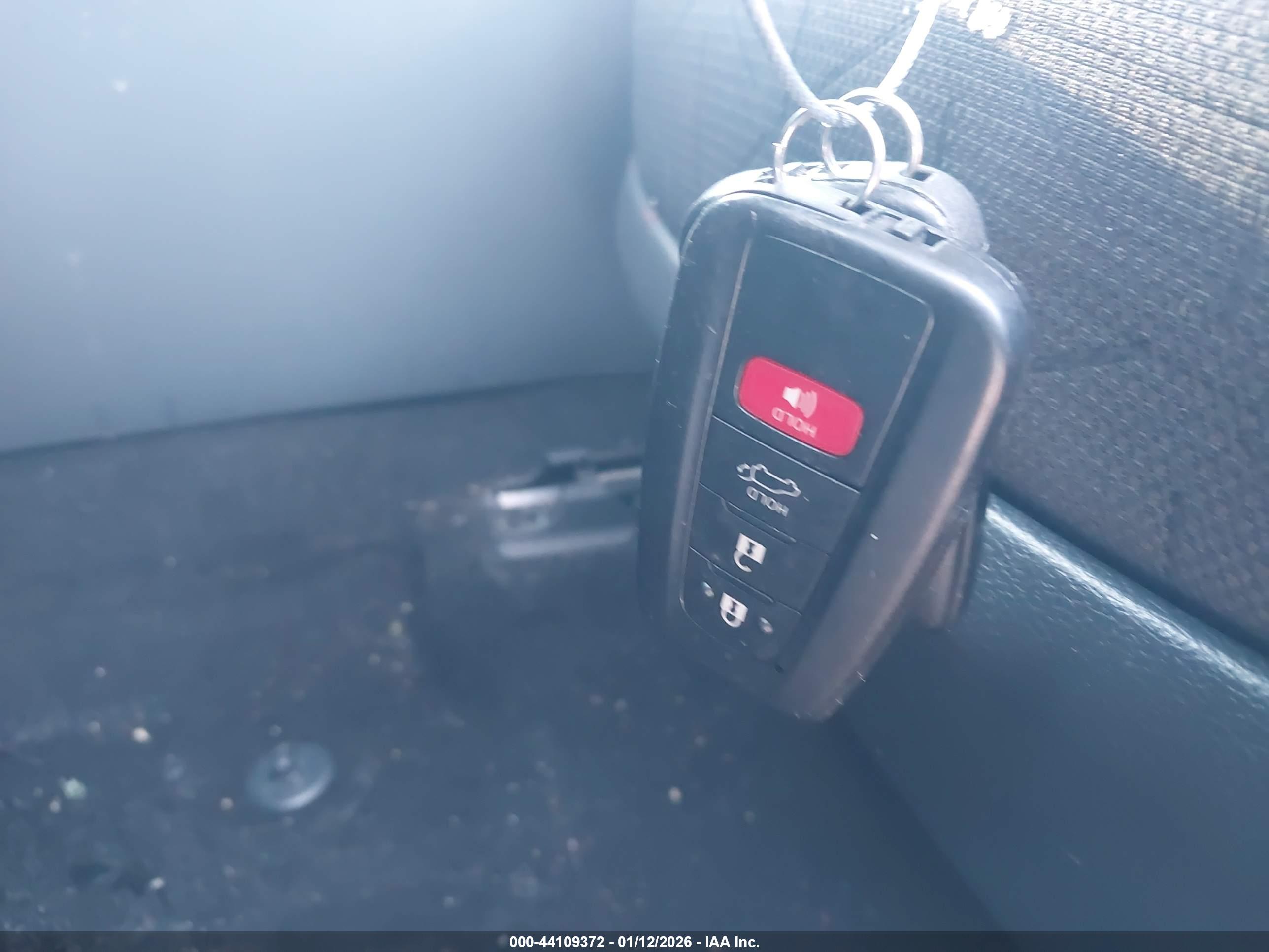 TOYOTA RAV4 image 11