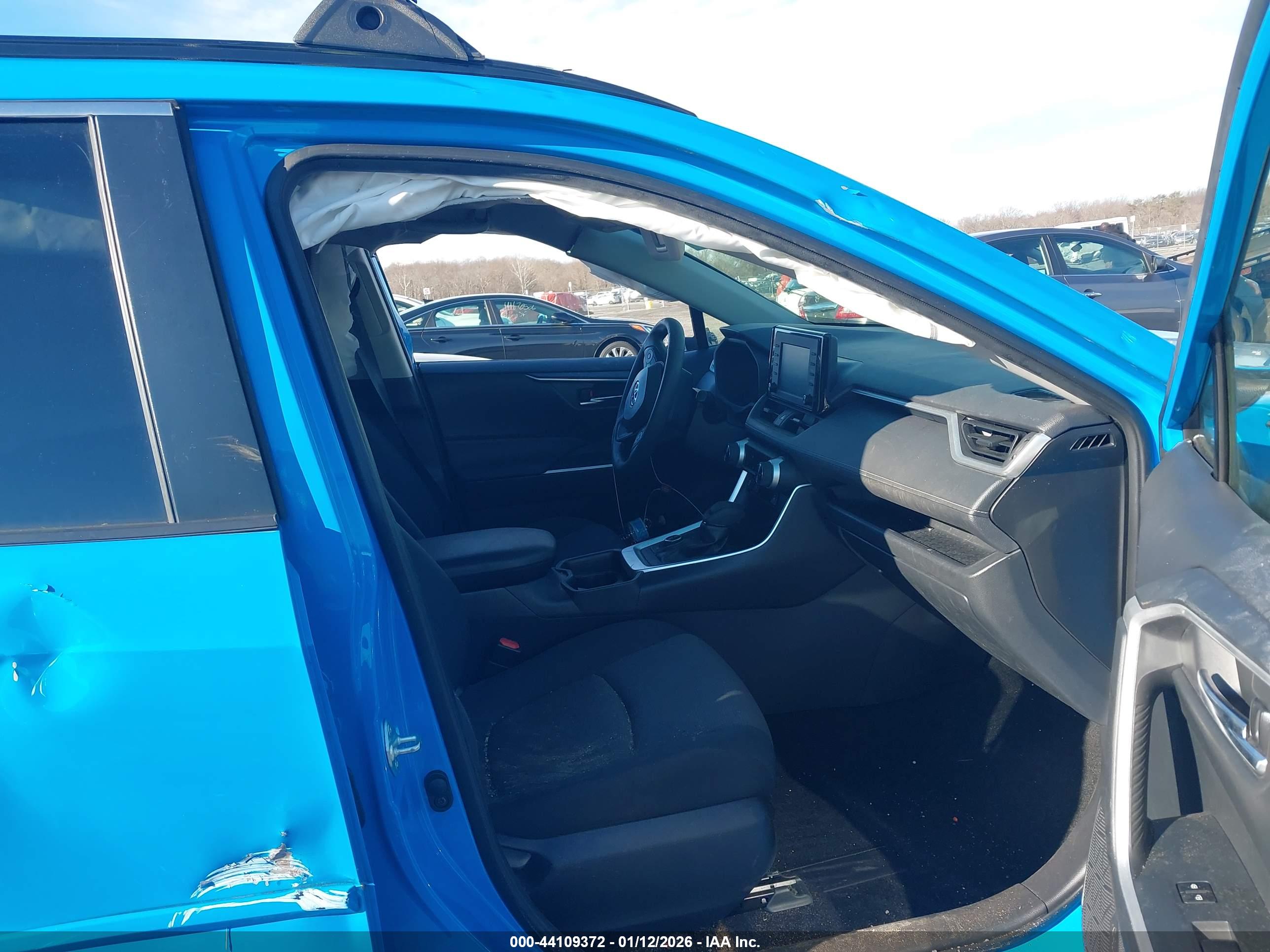 TOYOTA RAV4 image 5