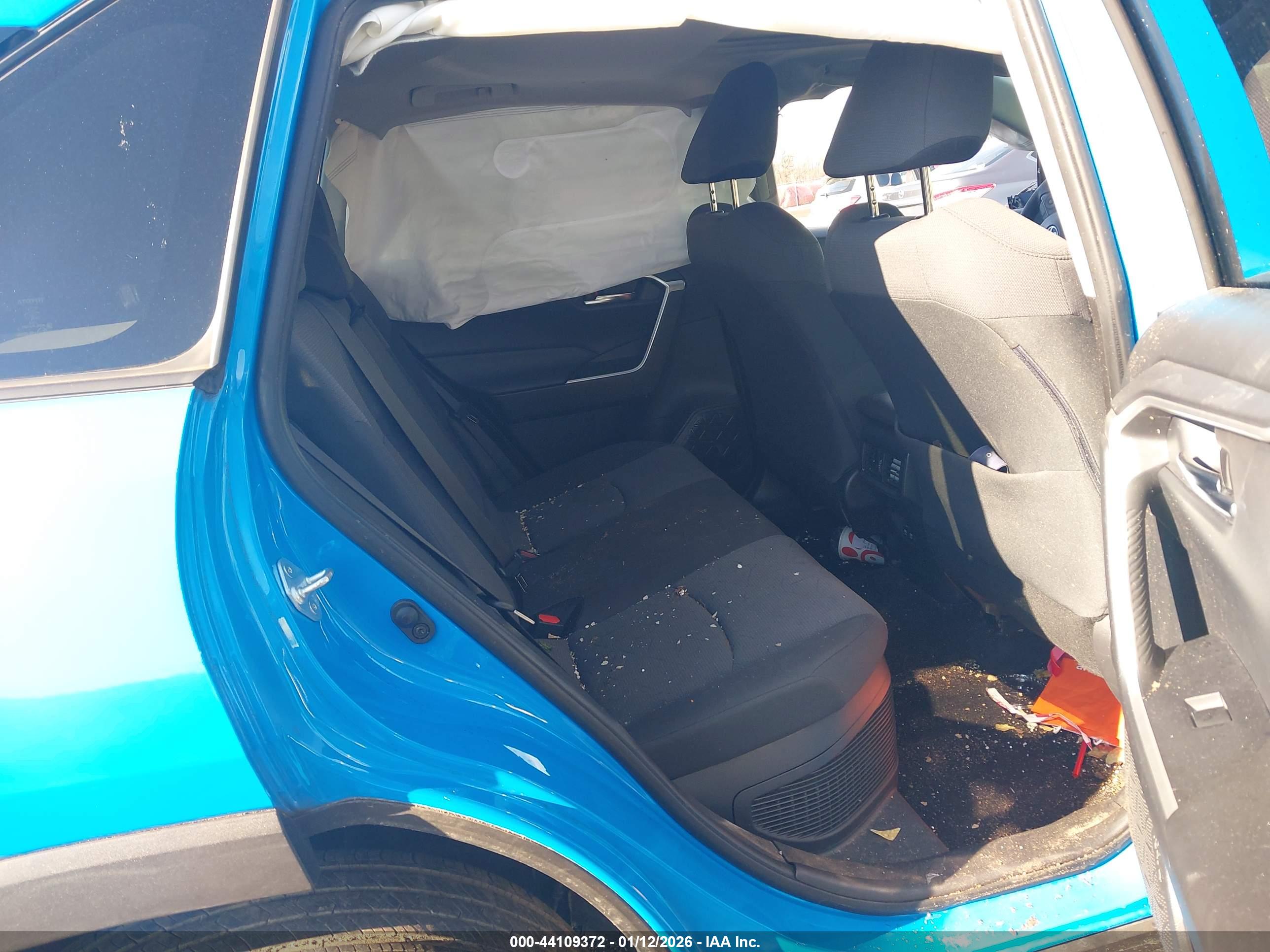 TOYOTA RAV4 image 8
