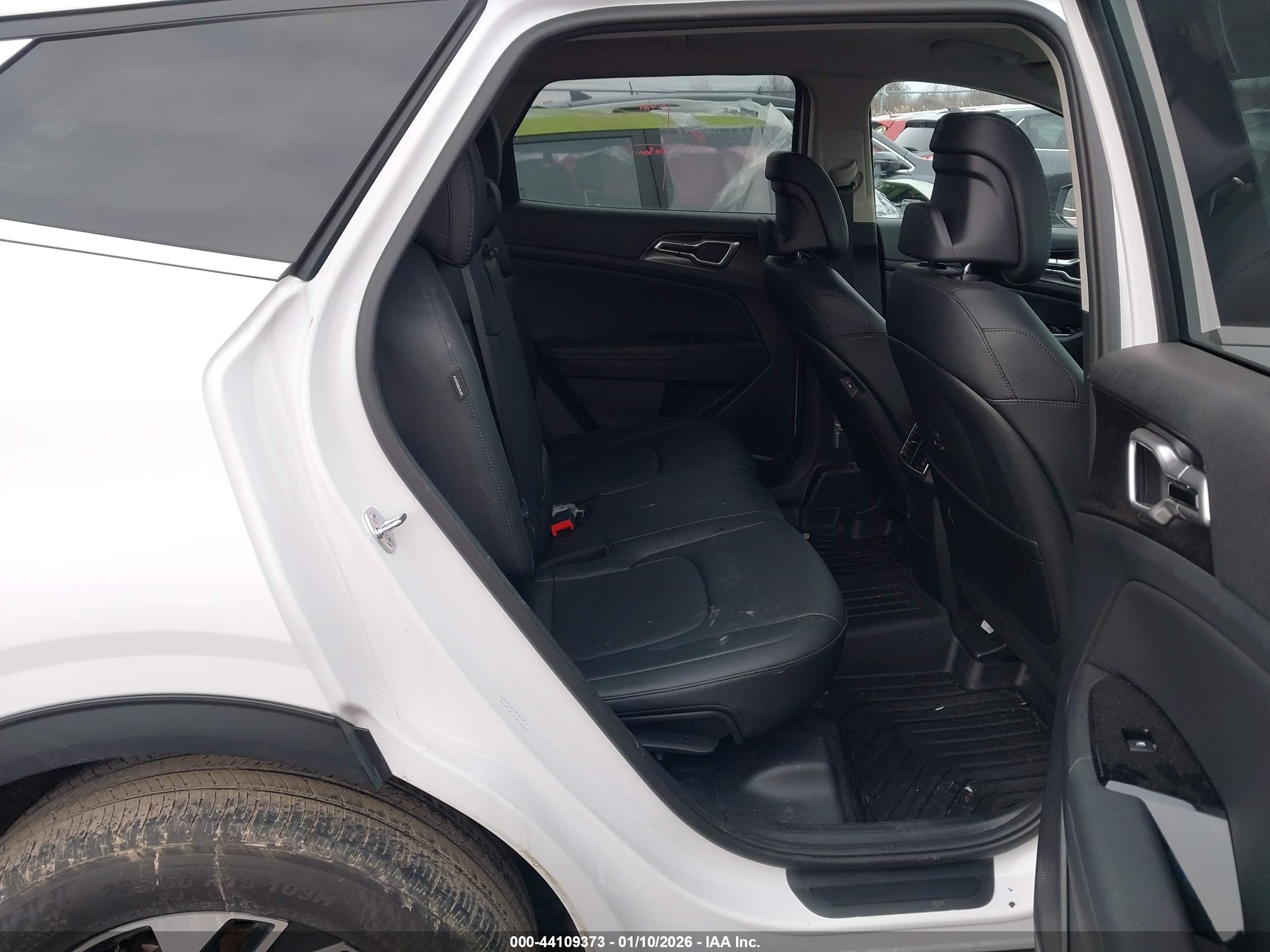 KIA SPORTAGE image 8