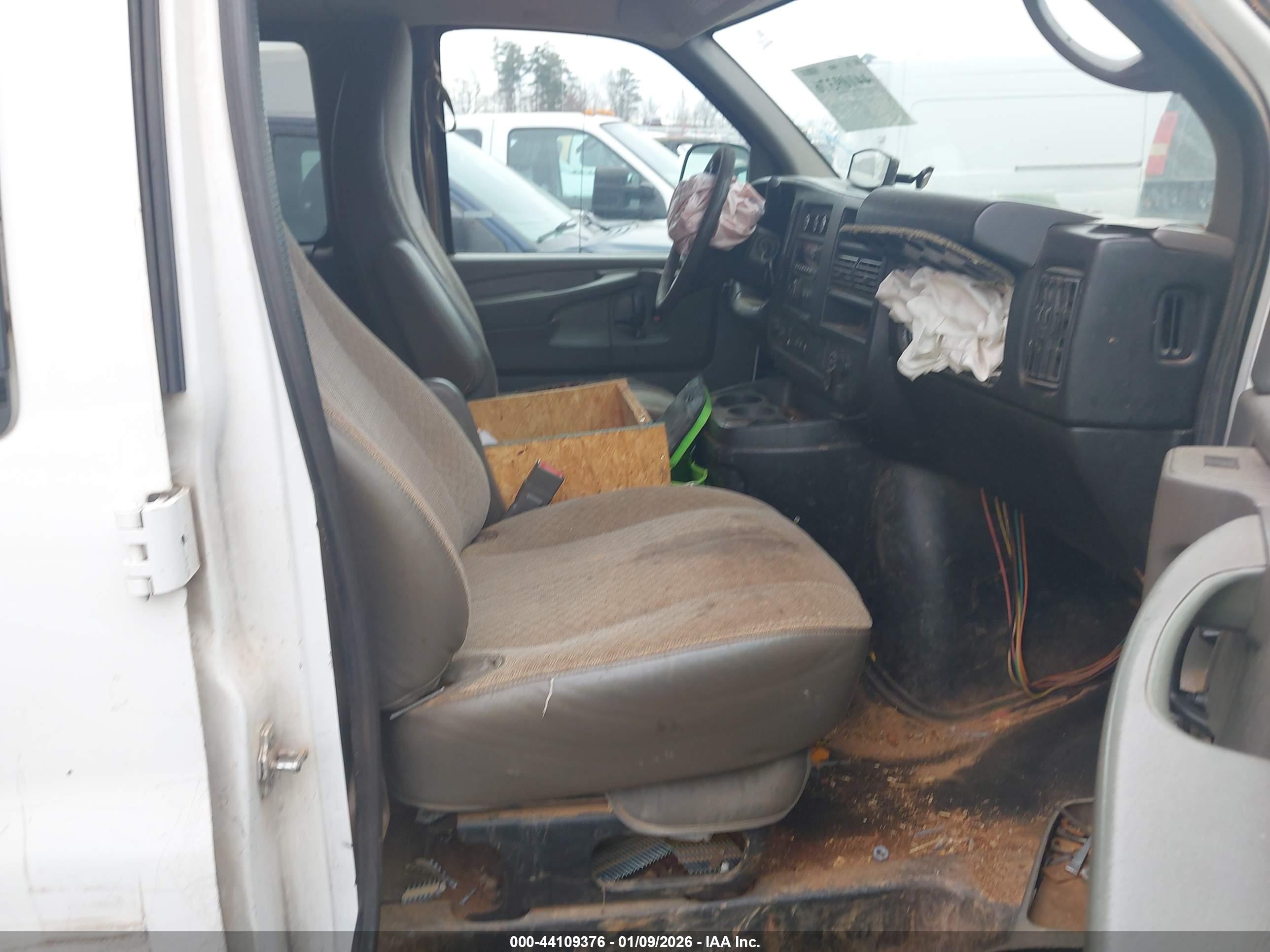 GMC SAVANA image 5