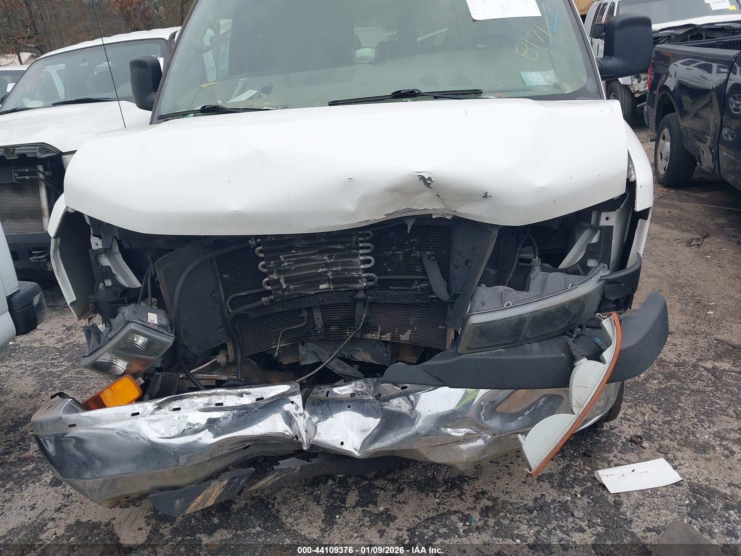 GMC SAVANA image 6