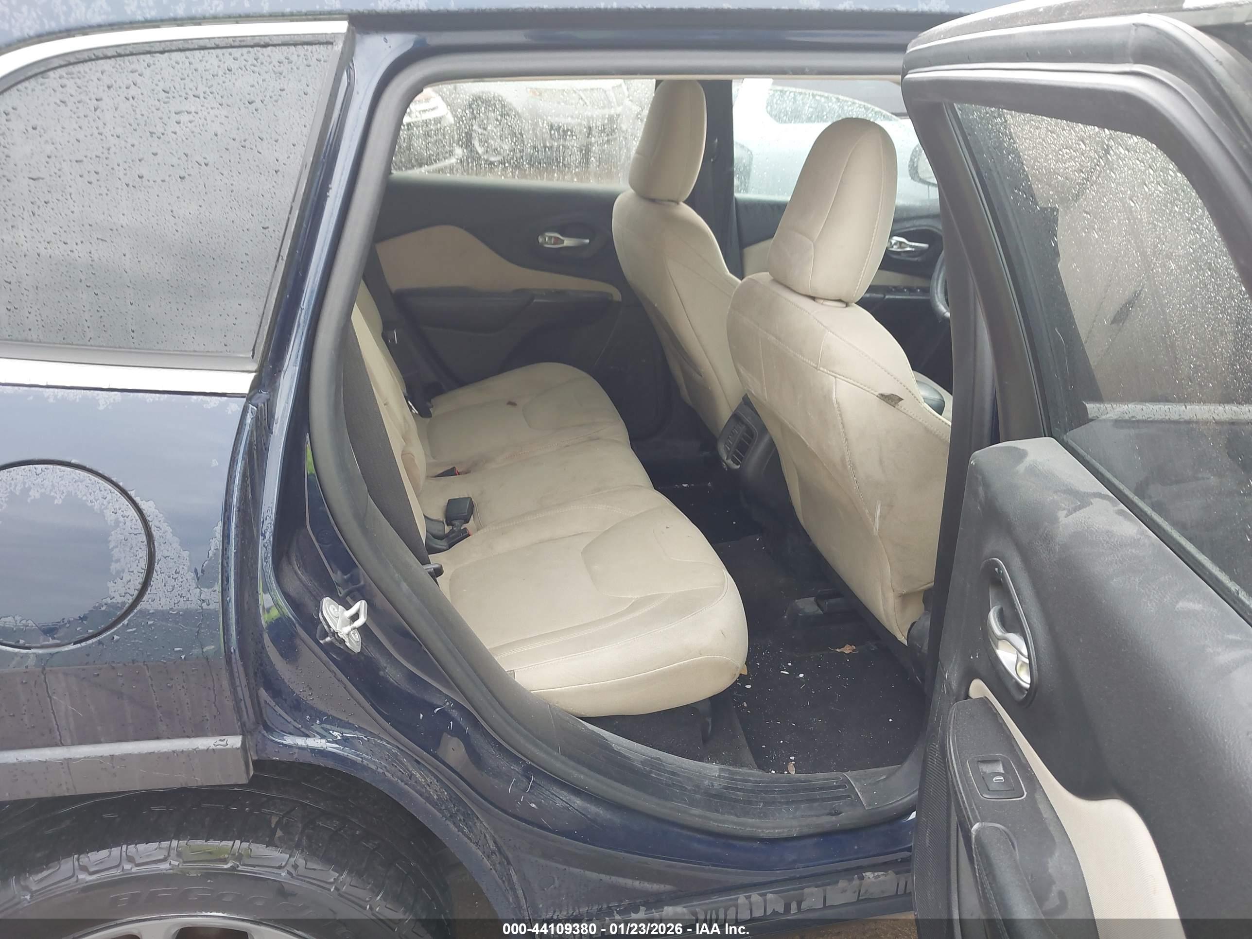 JEEP CHEROKEE image 8