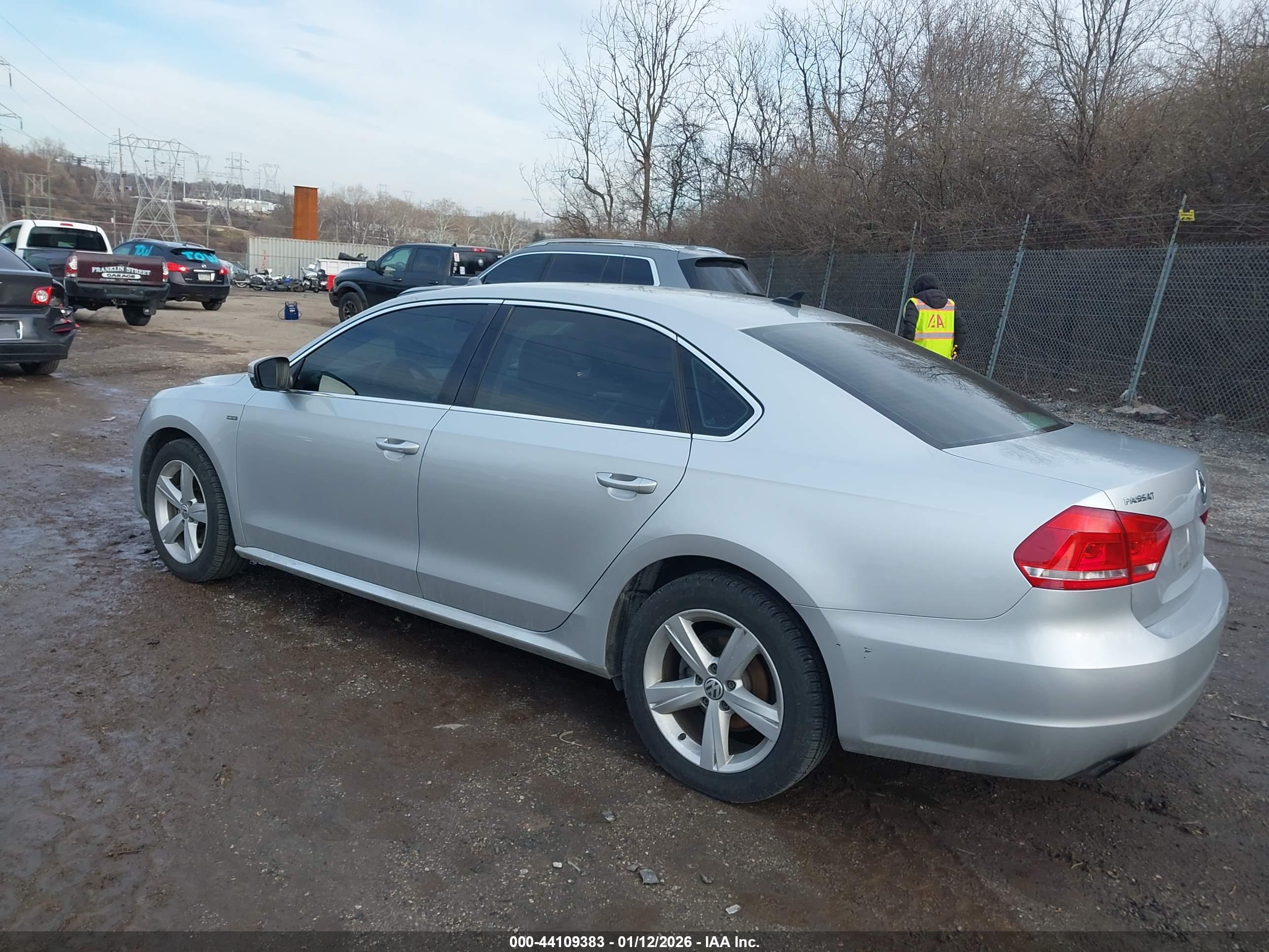 VOLKSWAGEN PASSAT image 3