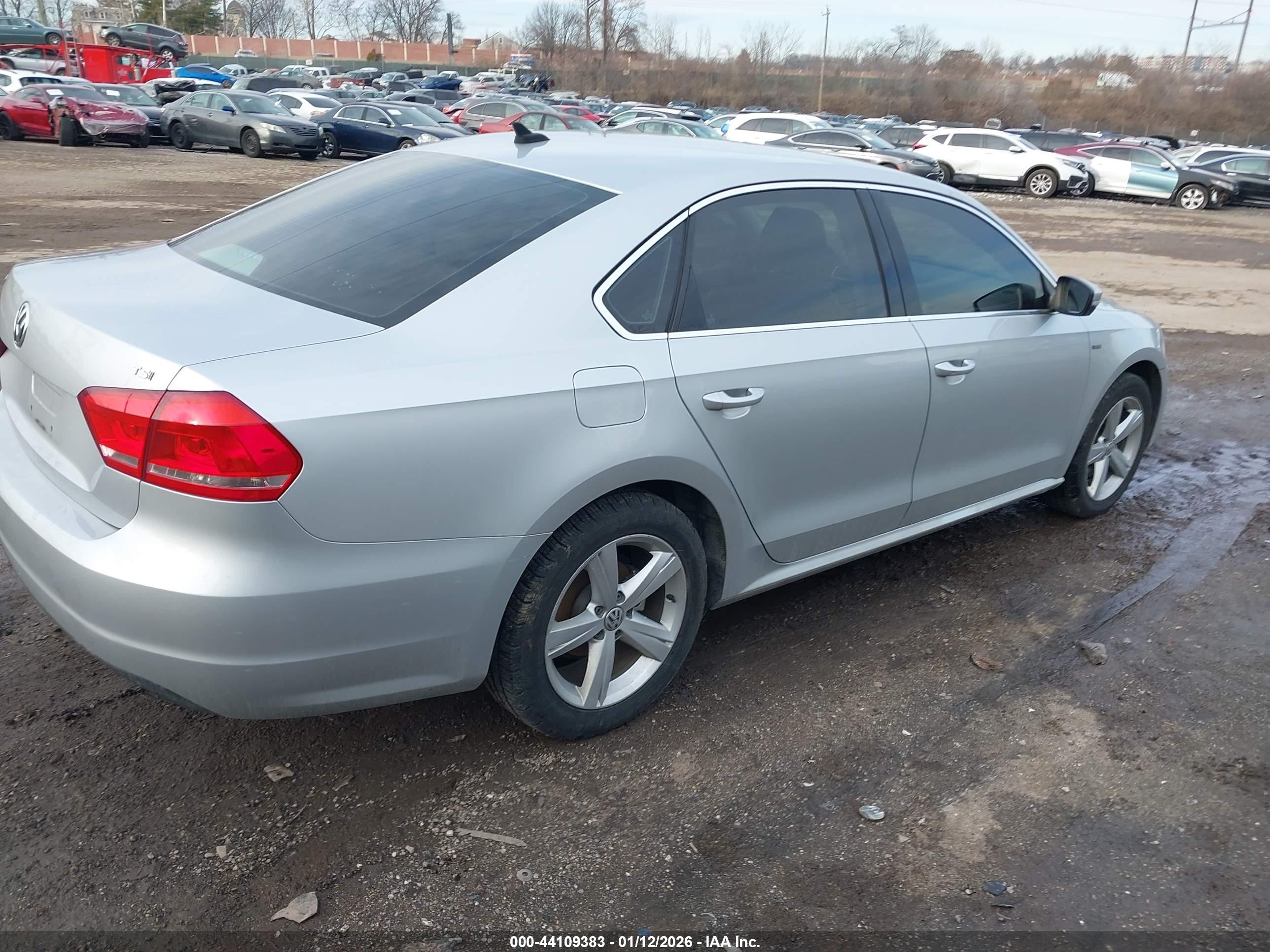 VOLKSWAGEN PASSAT image 4