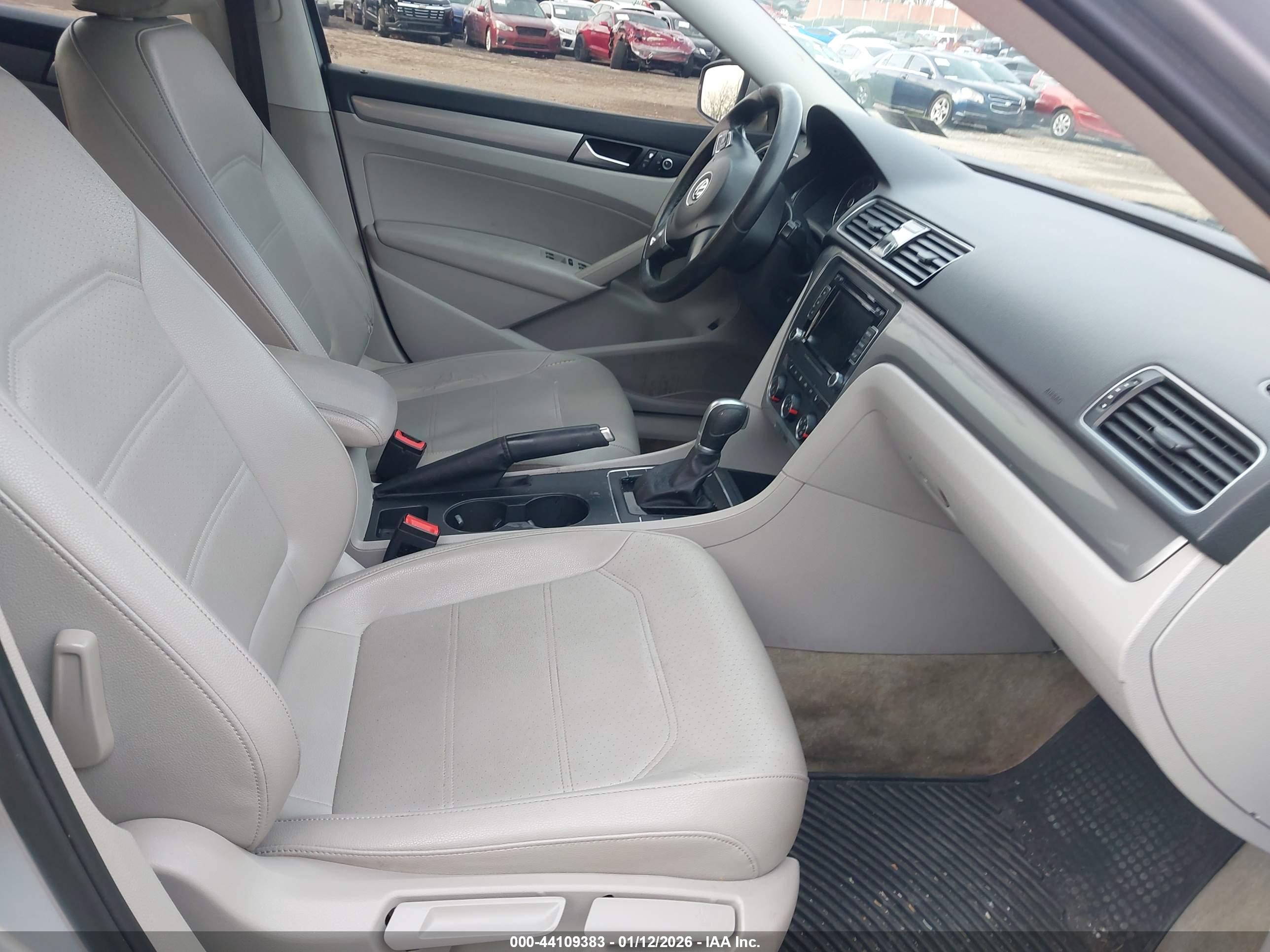 VOLKSWAGEN PASSAT image 5