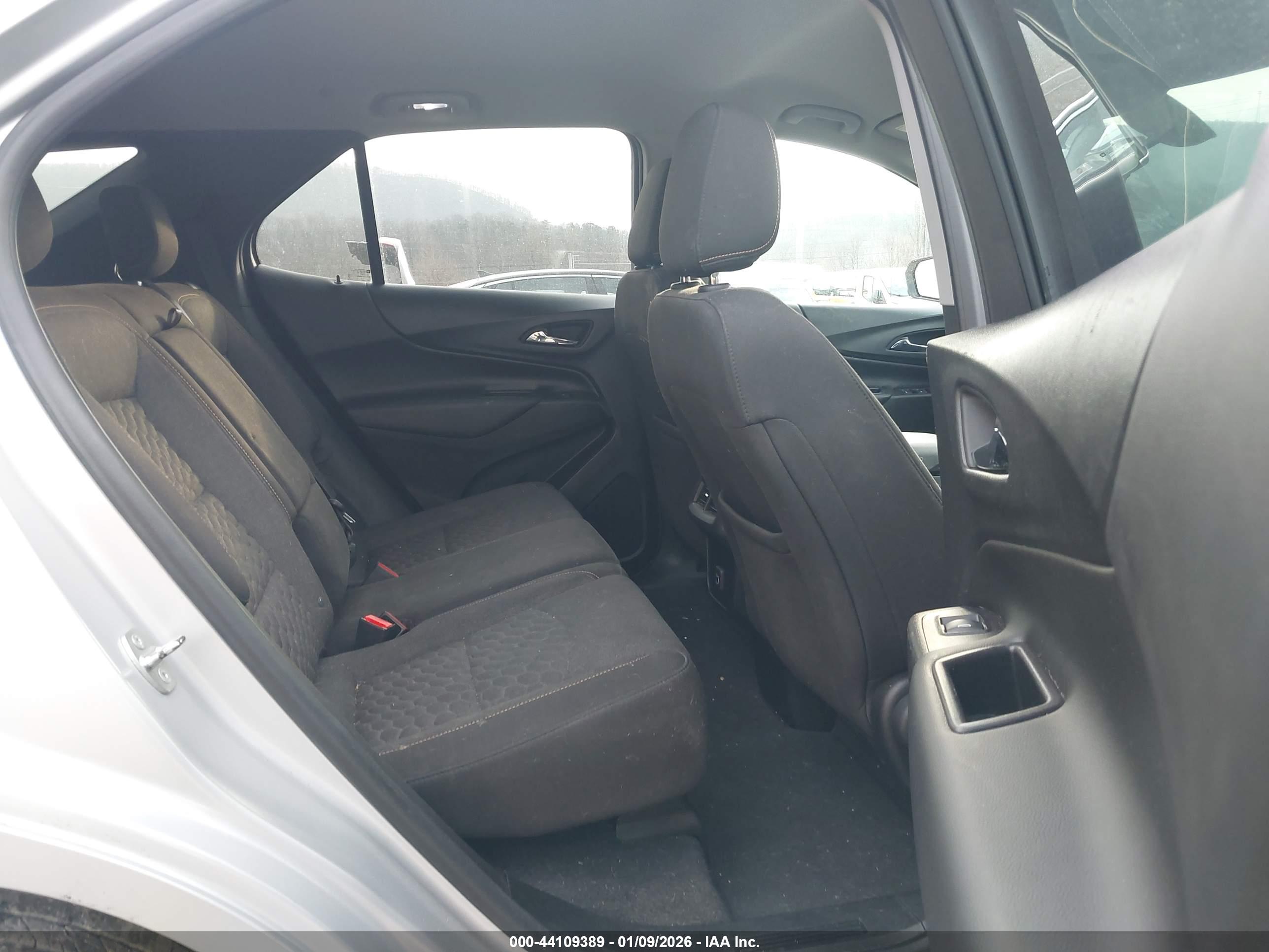 CHEVROLET EQUINOX image 8