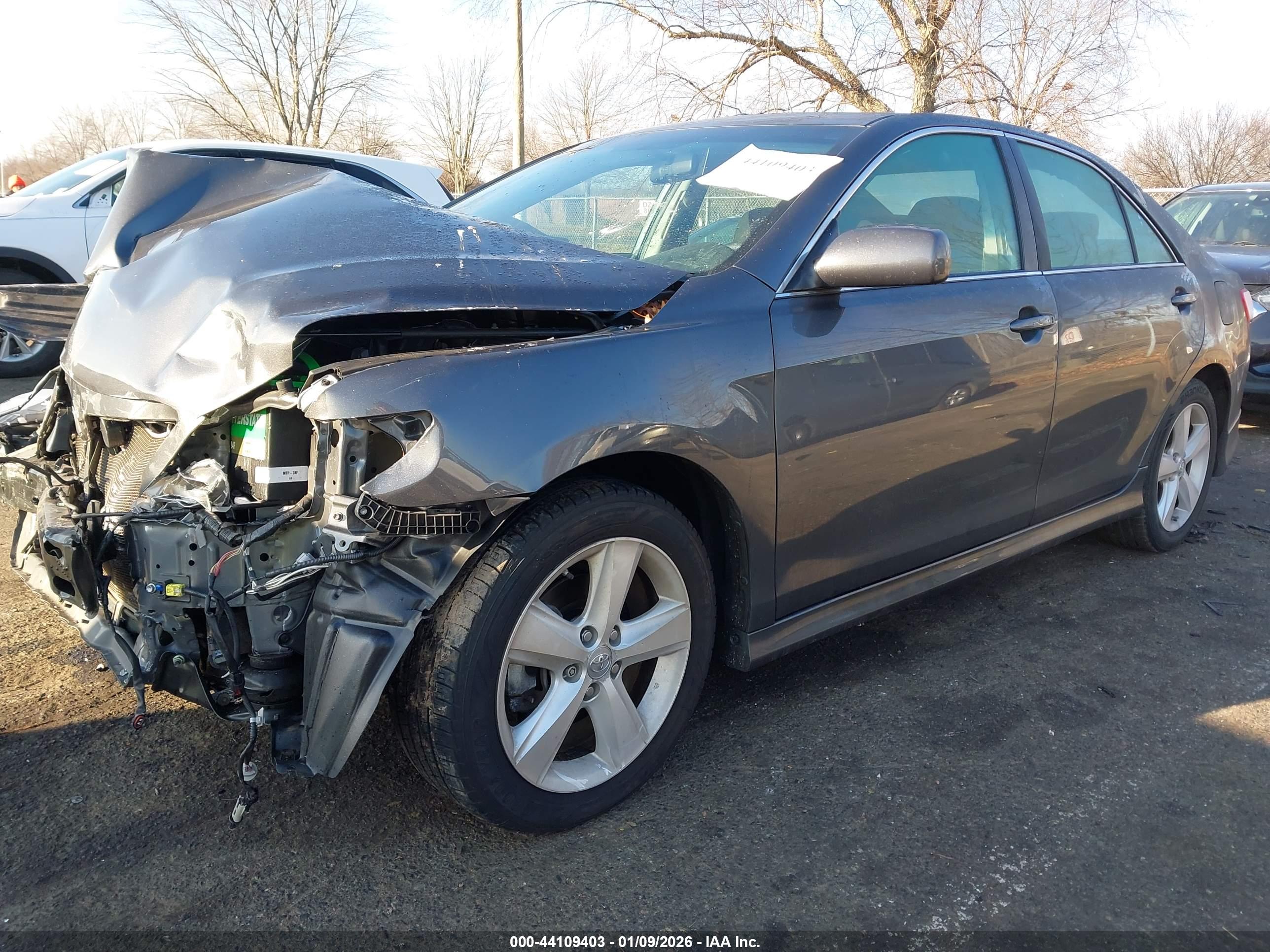 TOYOTA CAMRY image 2