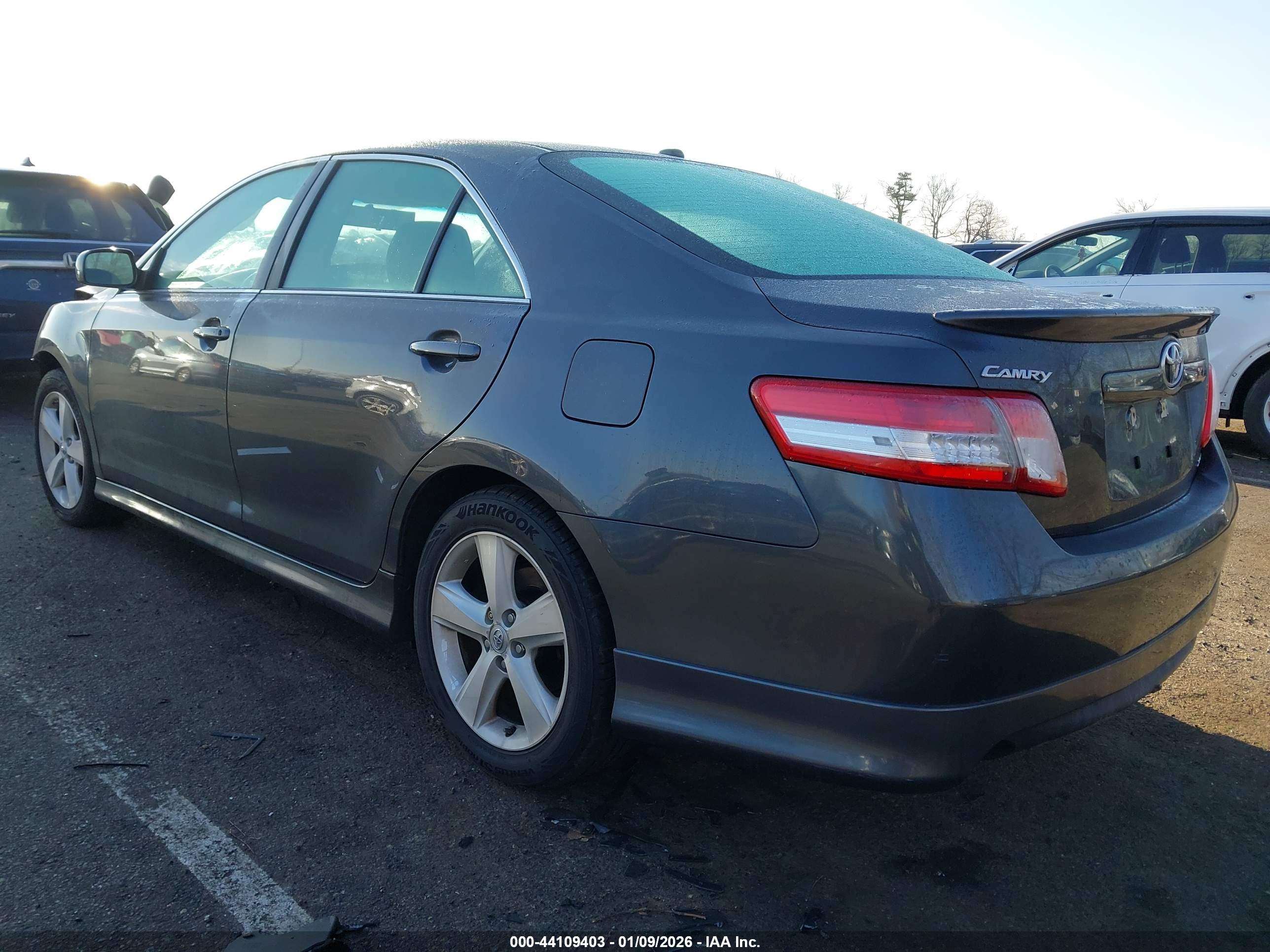 TOYOTA CAMRY image 3