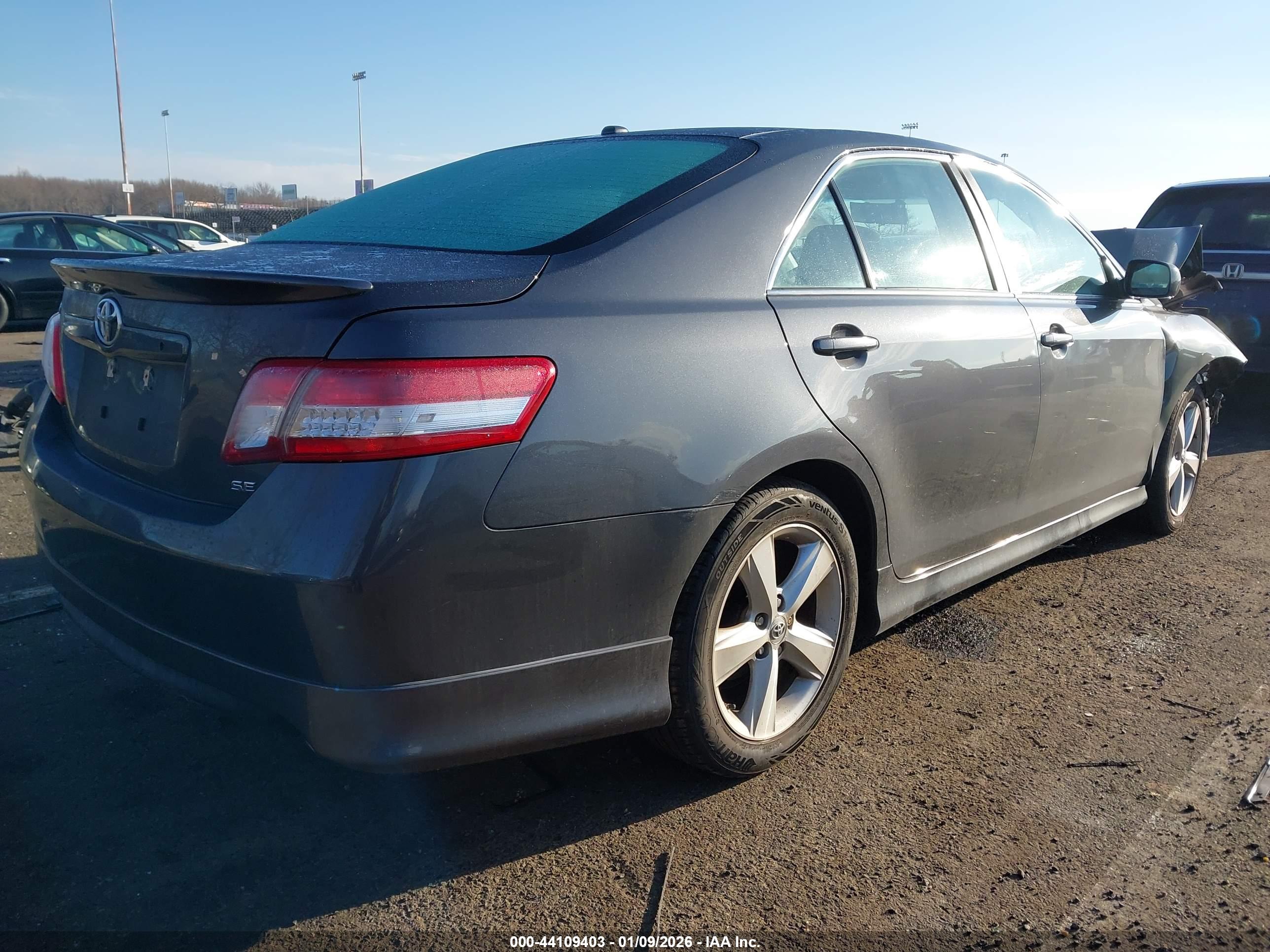 TOYOTA CAMRY image 4
