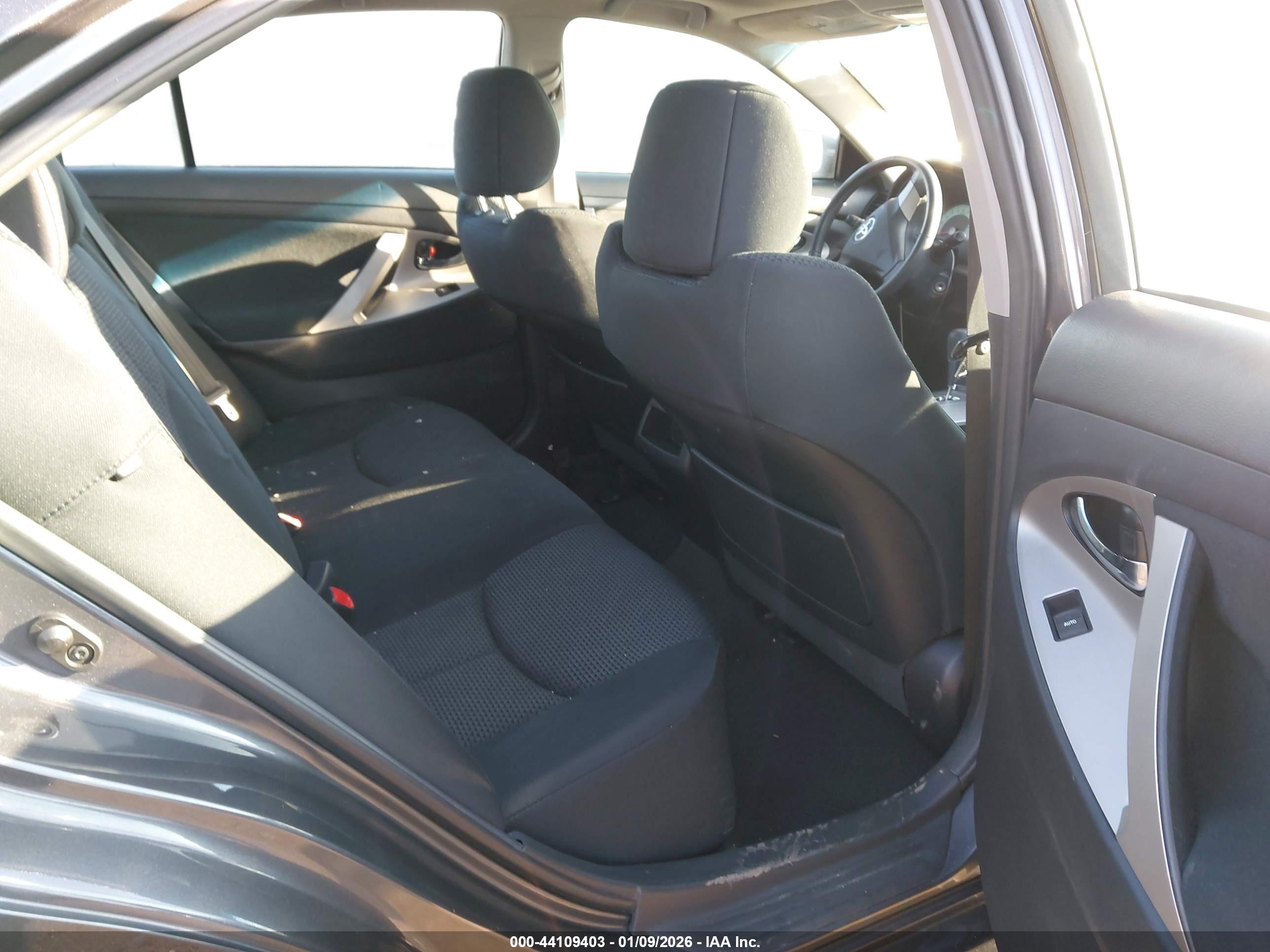 TOYOTA CAMRY image 8