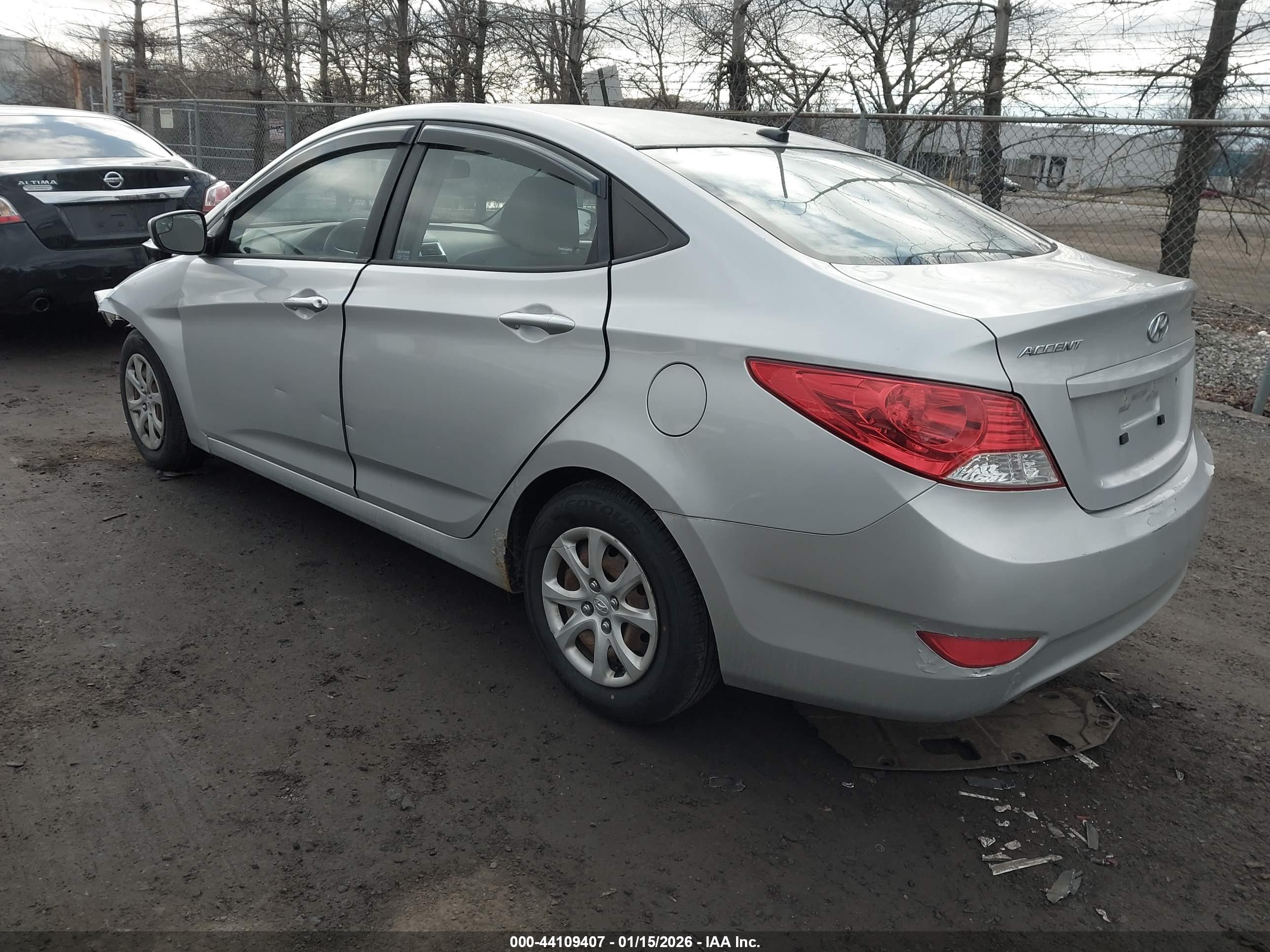 HYUNDAI ACCENT image 3