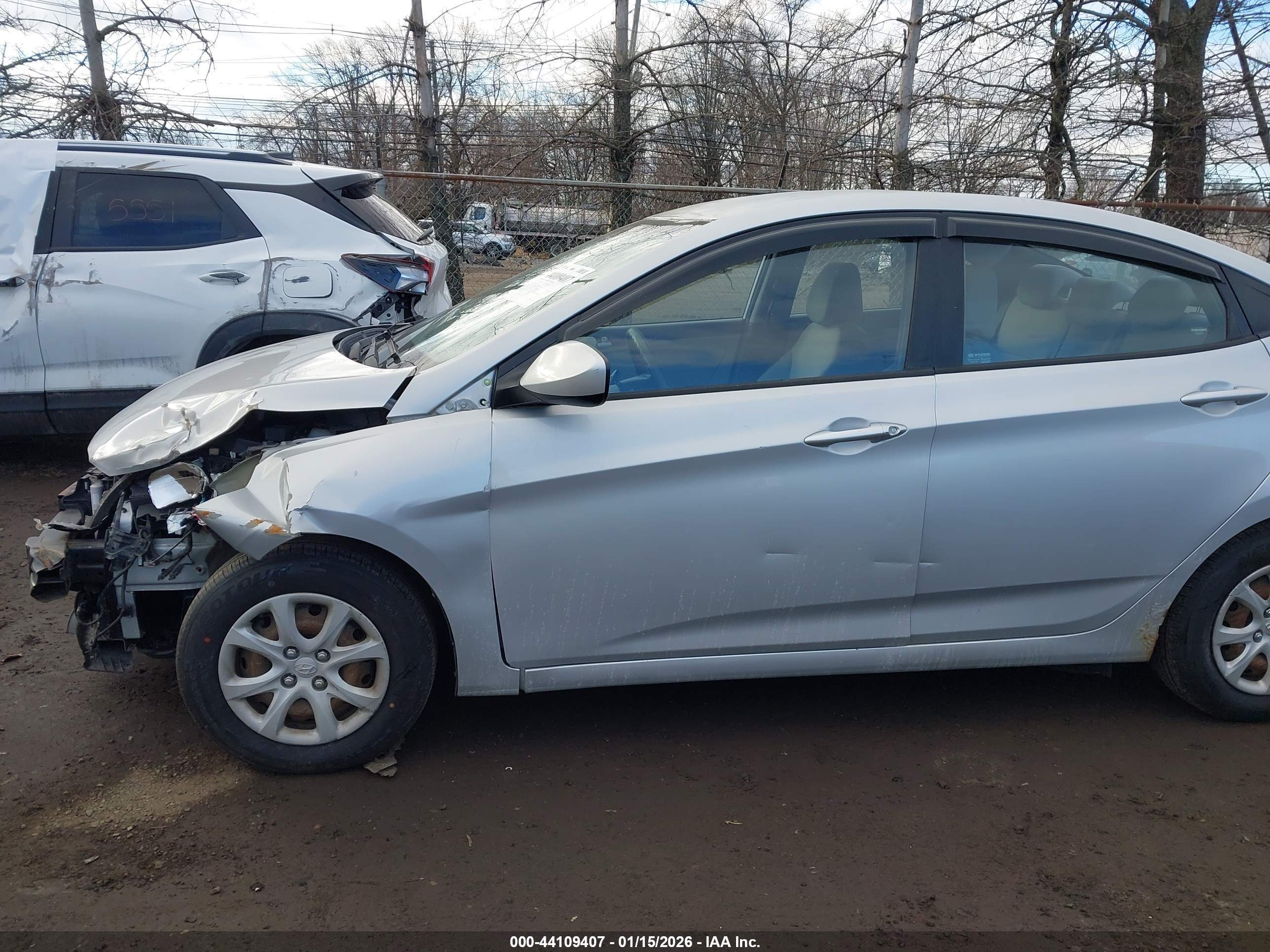 HYUNDAI ACCENT image 6