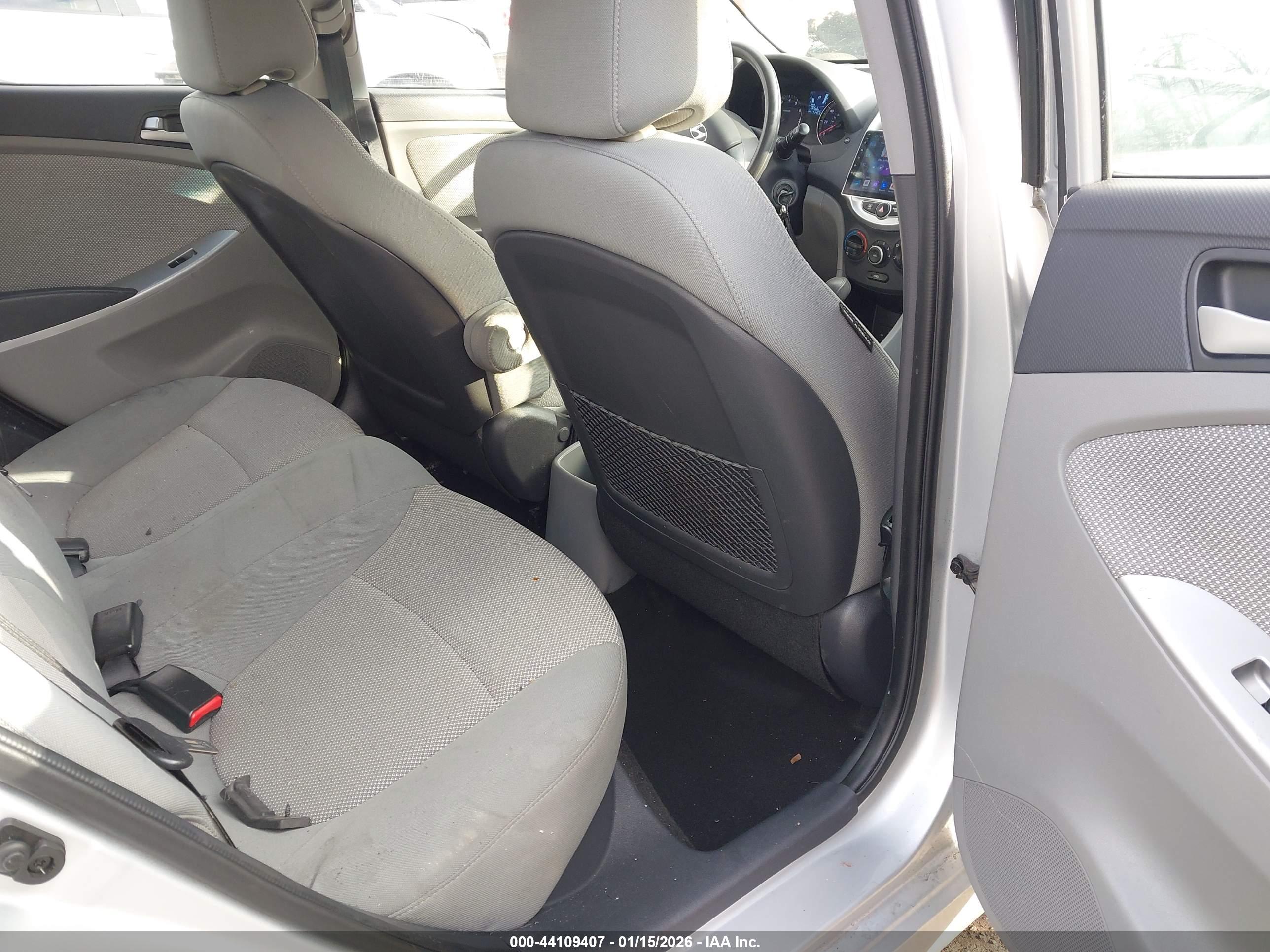 HYUNDAI ACCENT image 8