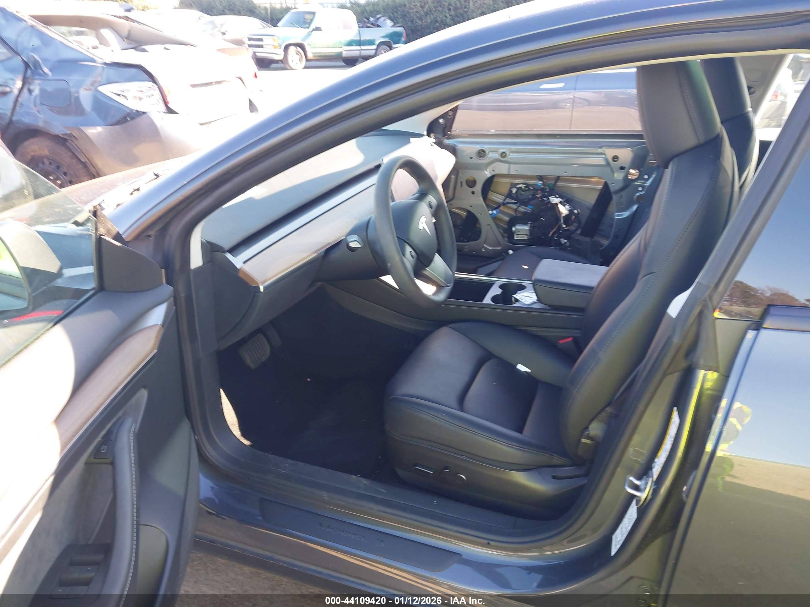 TESLA MODEL image 5