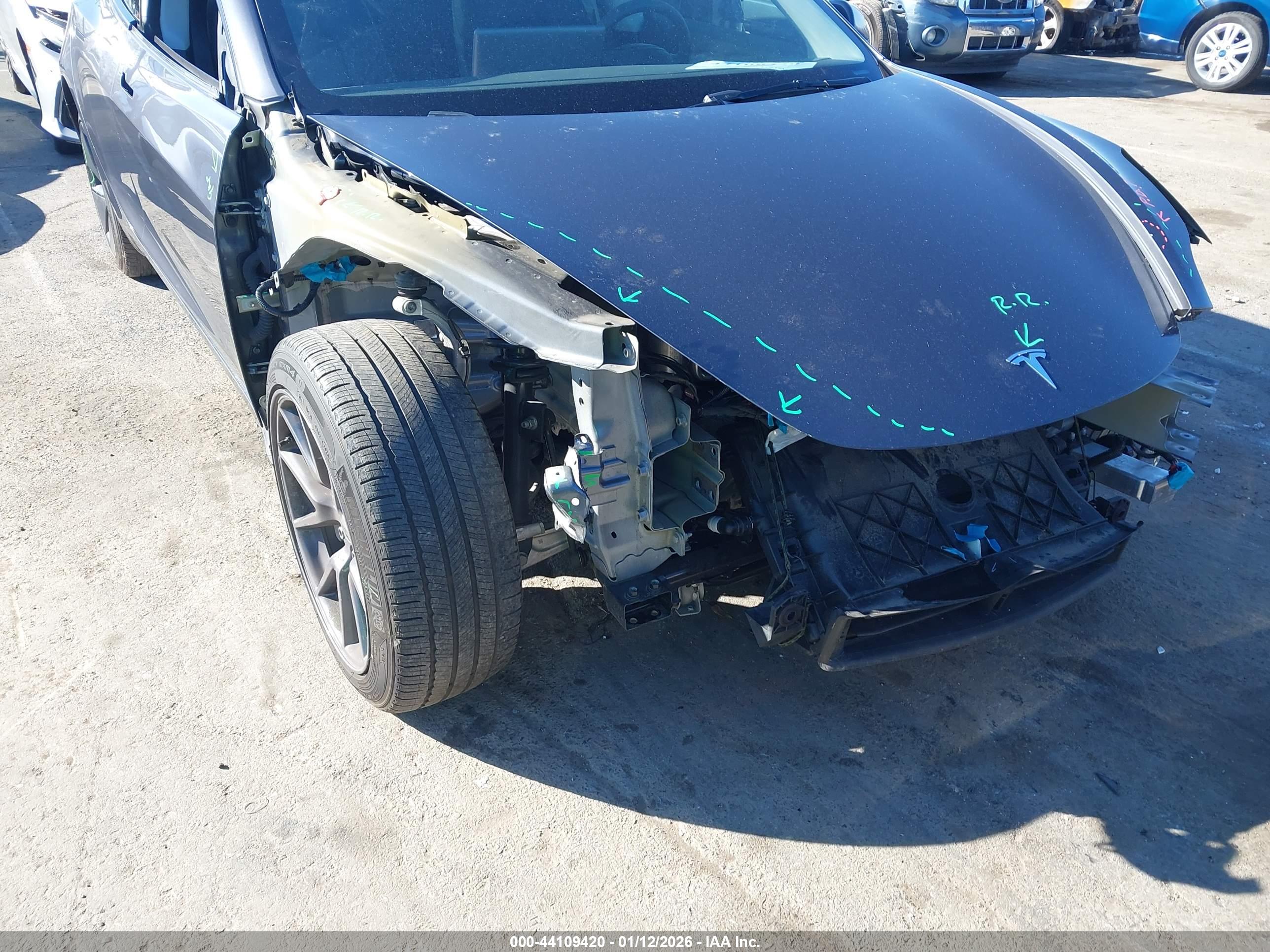 TESLA MODEL image 6