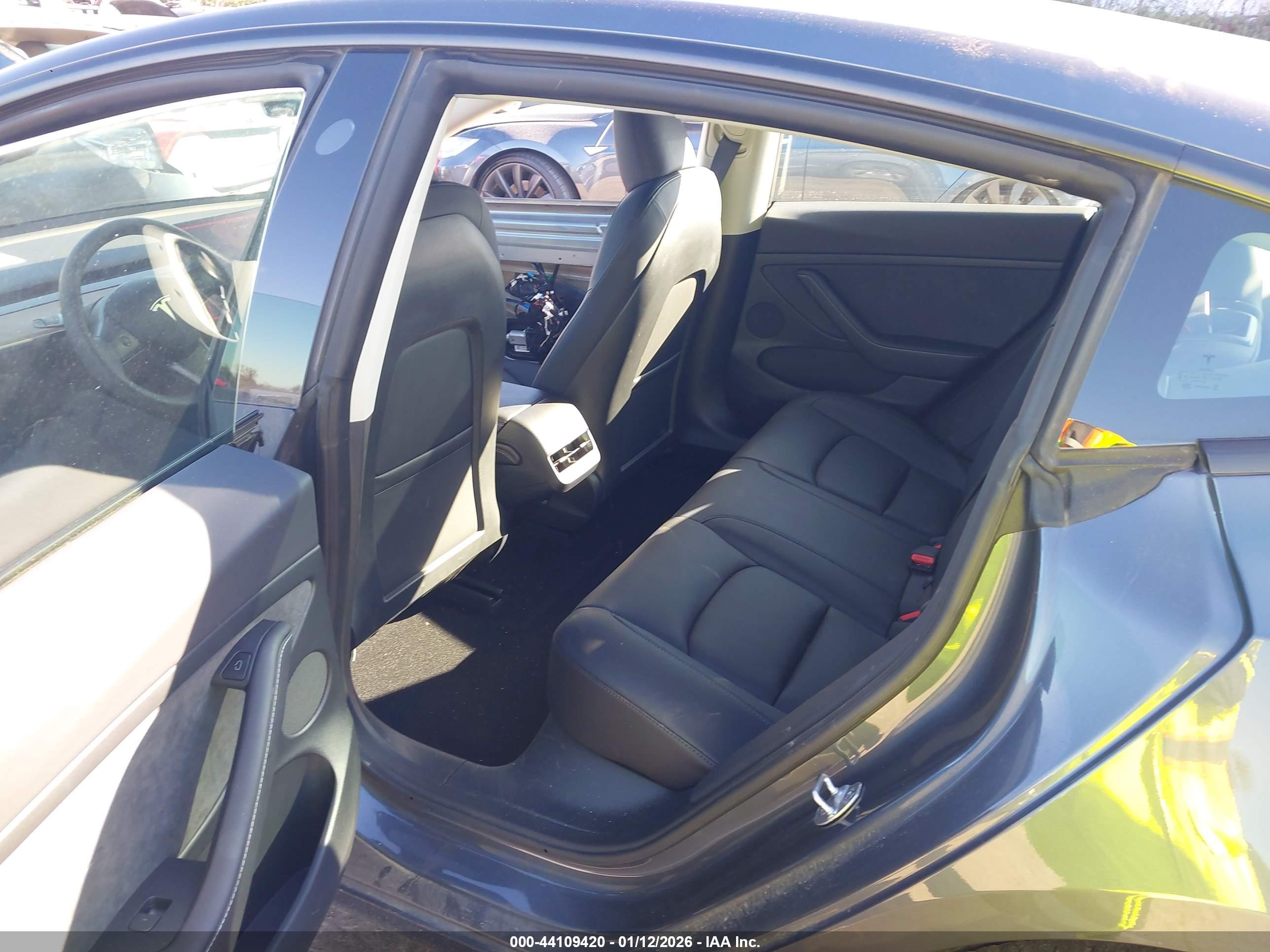 TESLA MODEL image 8