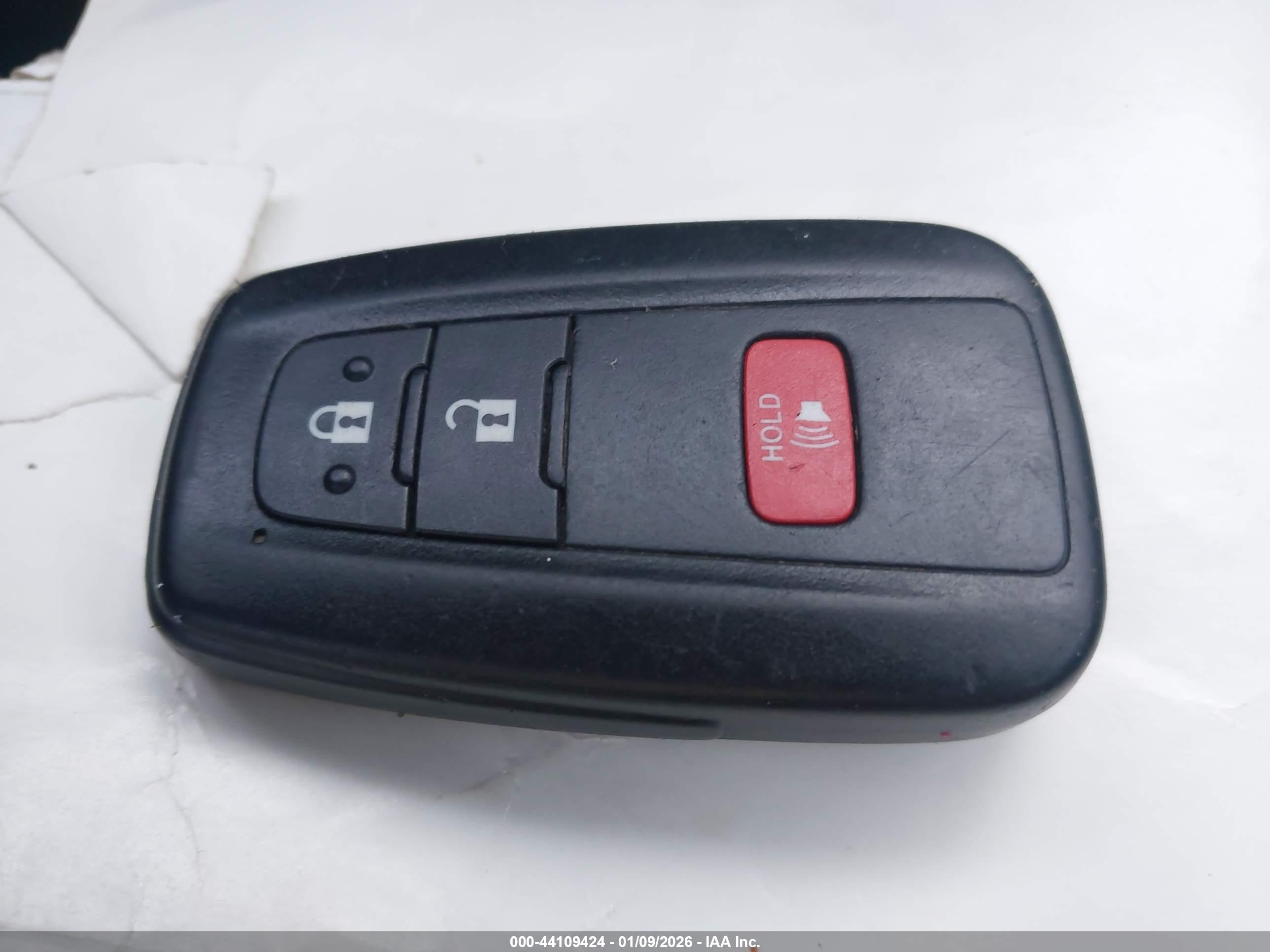 TOYOTA C-HR image 11