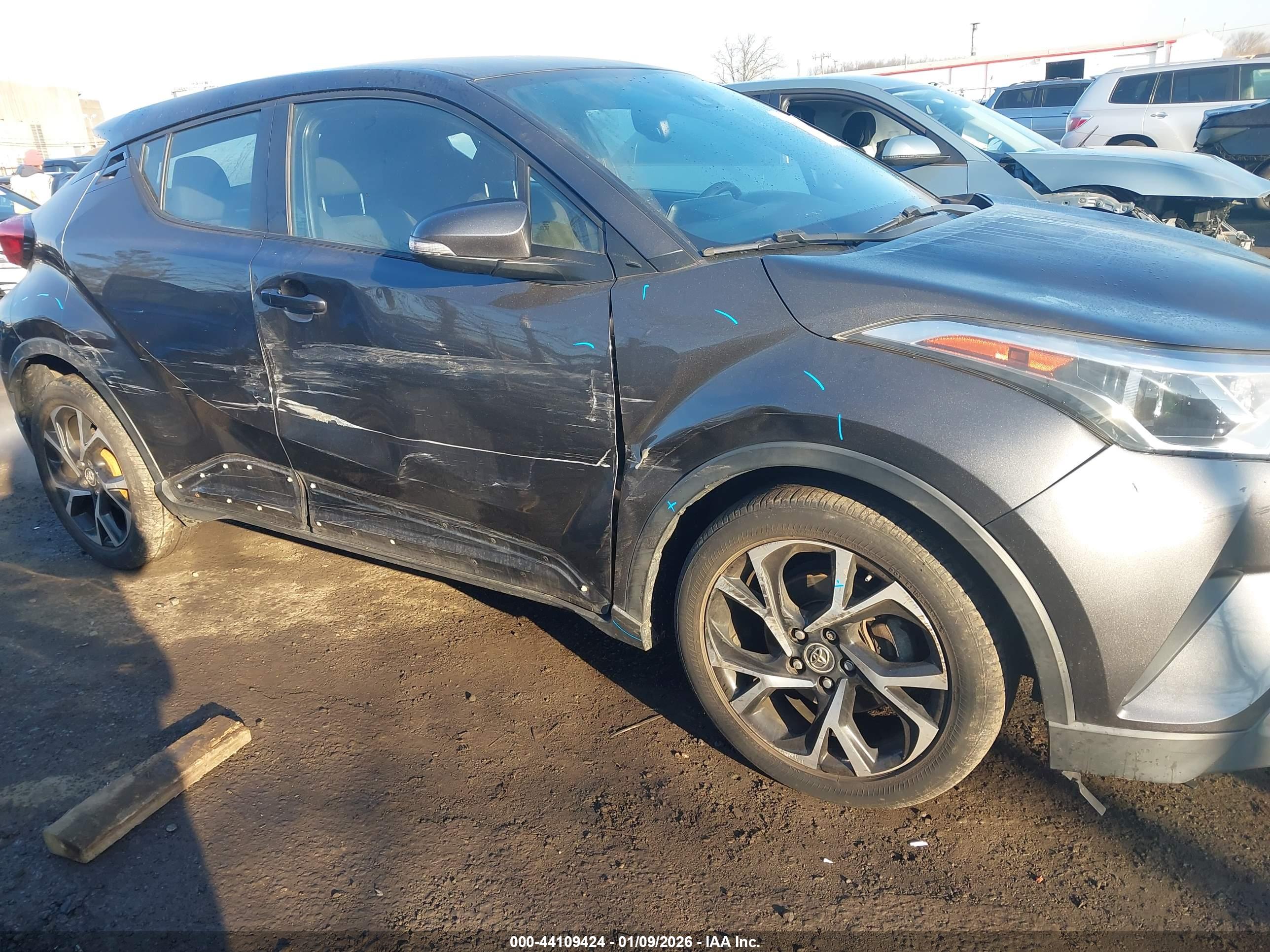 TOYOTA C-HR image 6