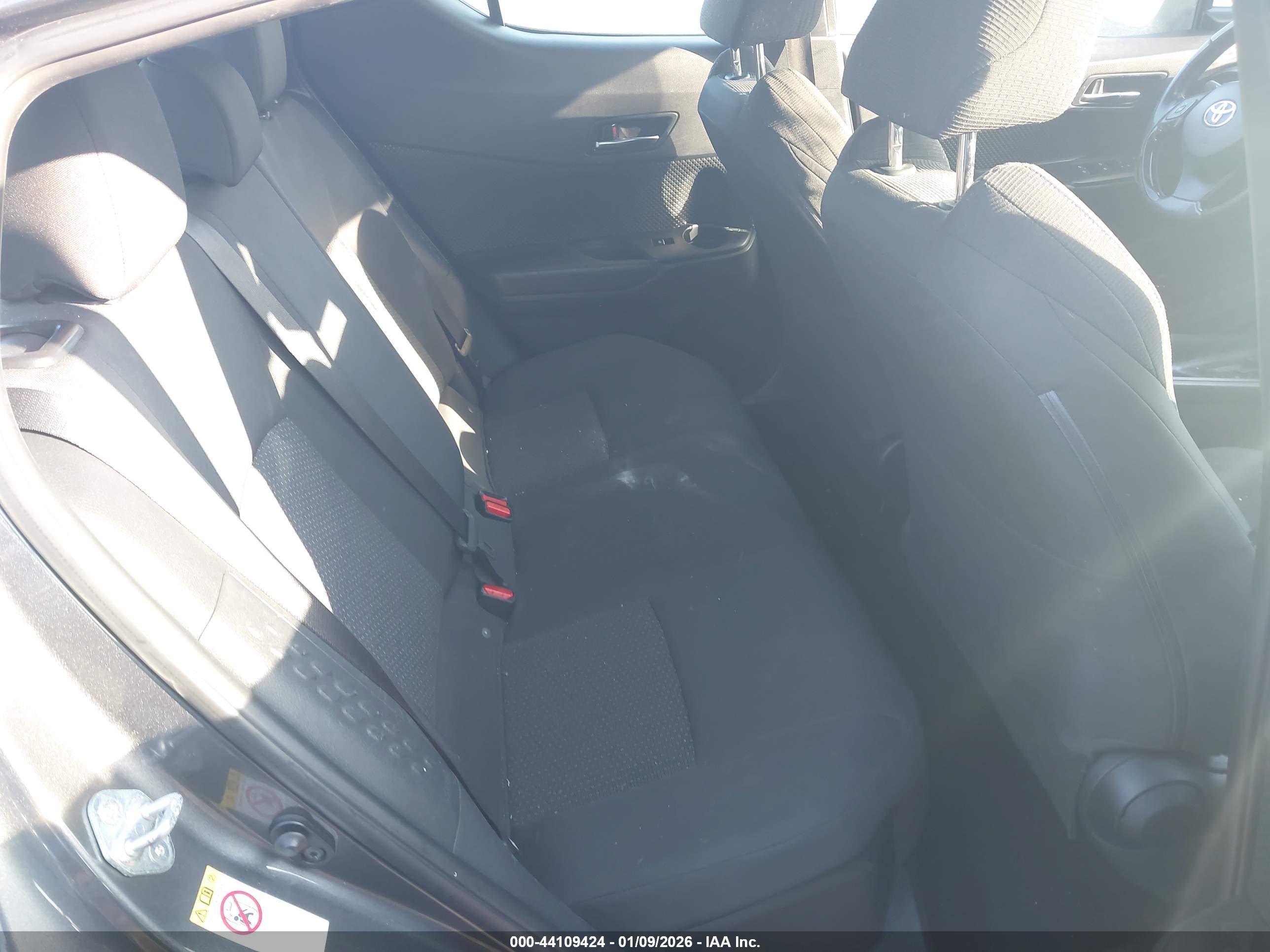 TOYOTA C-HR image 8