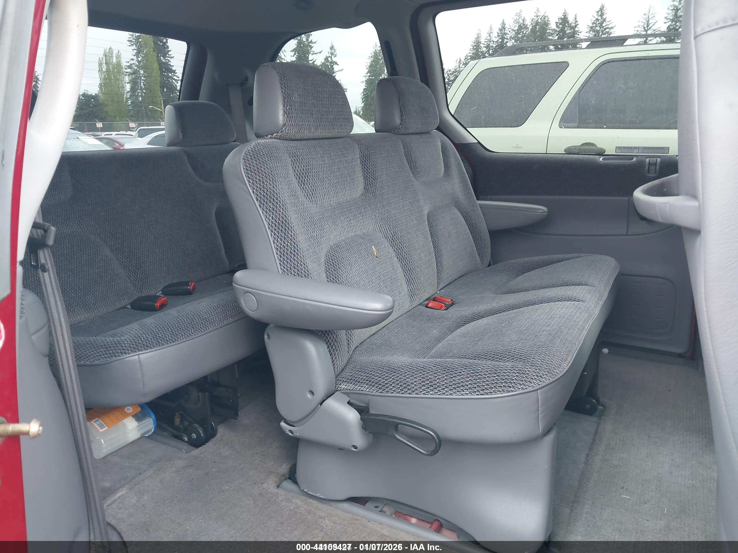 DODGE CARAVAN image 8