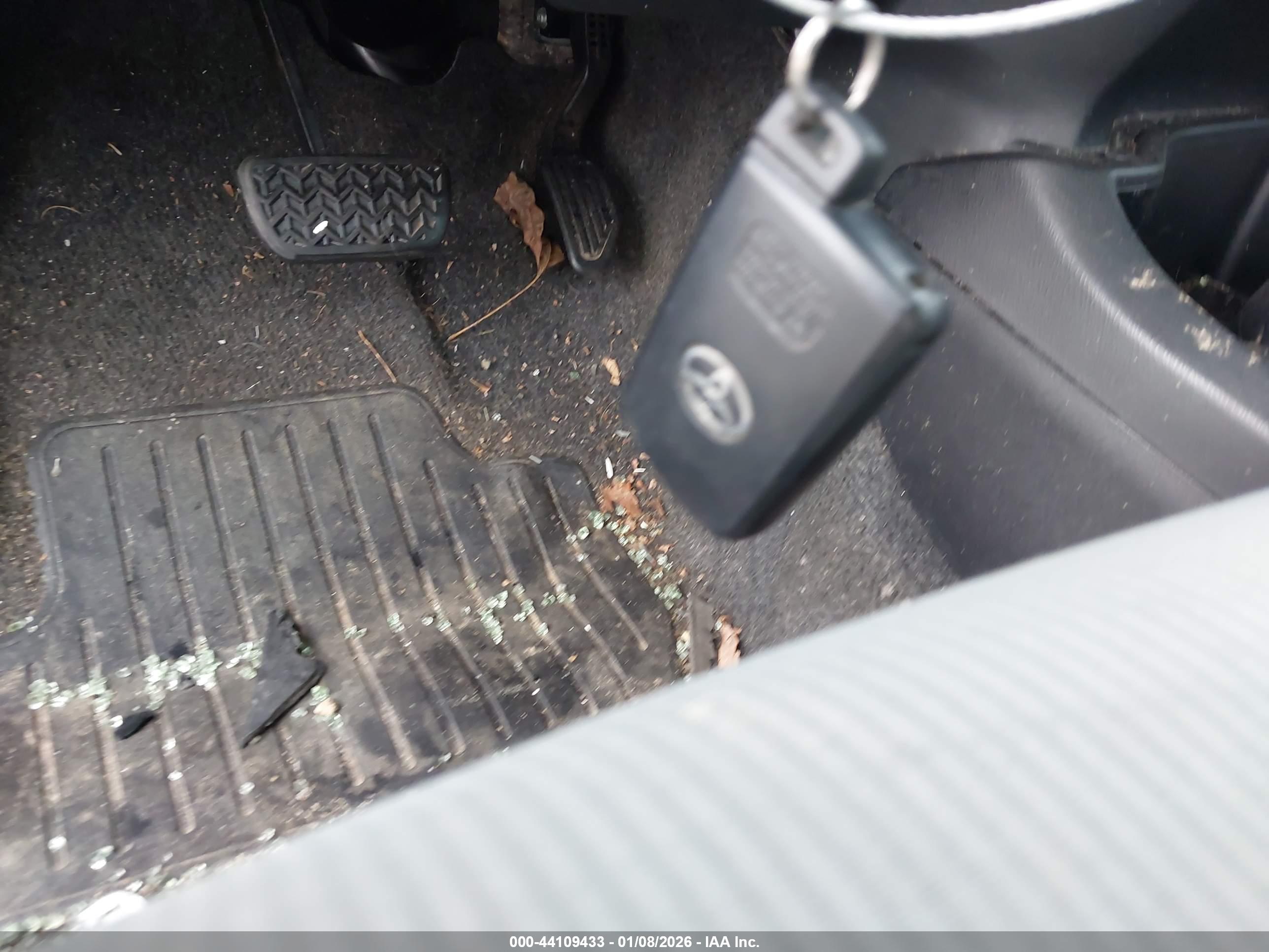TOYOTA PRIUS image 11