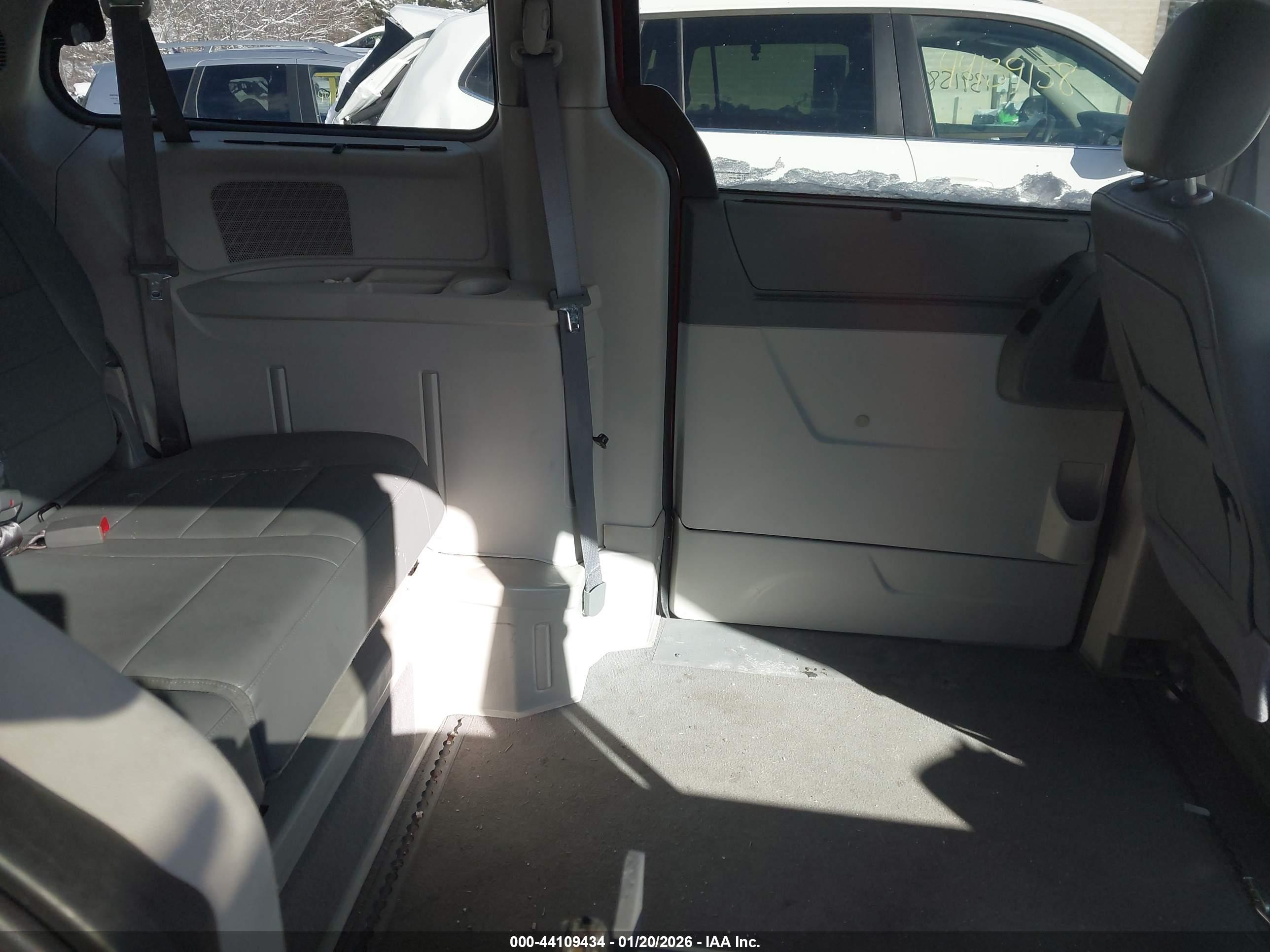 DODGE GRAND image 8